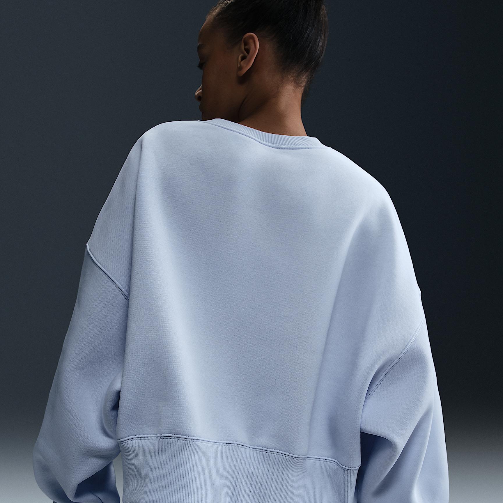 NikeCourt Phoenix Fleece Women's Over-Oversized Crew-Neck Tennis Sweatshirt Product Image