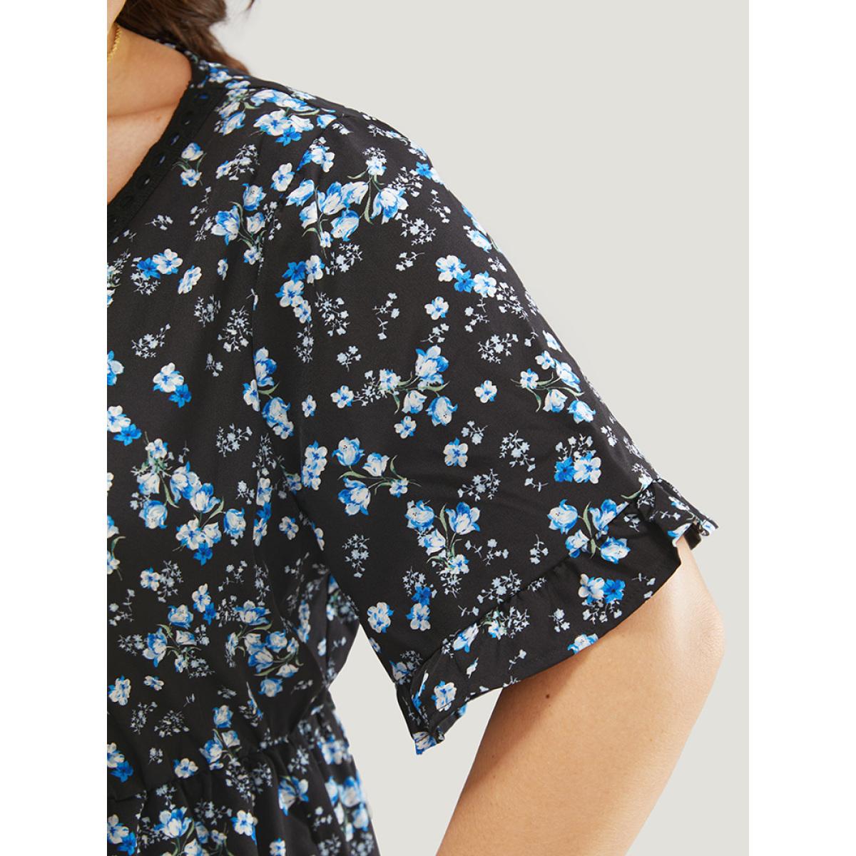 Plus Size Ditsy Floral Dolman Sleeve Tassels Contrast Lace Pocket Split Dress Indigo Women Elegant Tassels V-neck Short sleeve Curvy Midi Dress BloomChic 28/5X Product Image