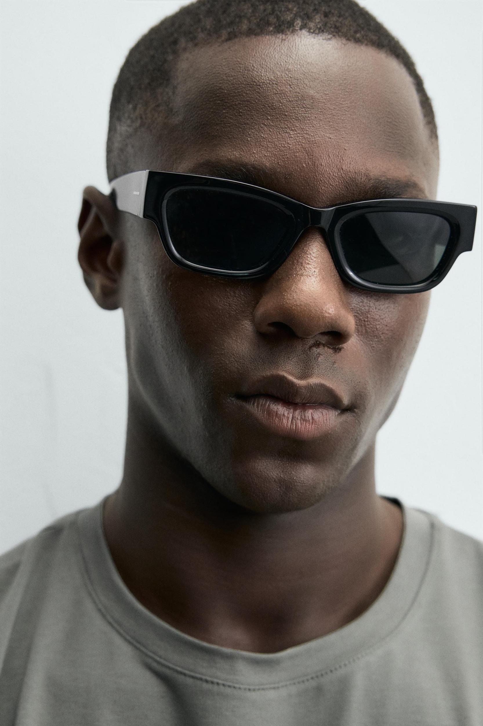 BASIC SLIM FIT T-SHIRT Product Image