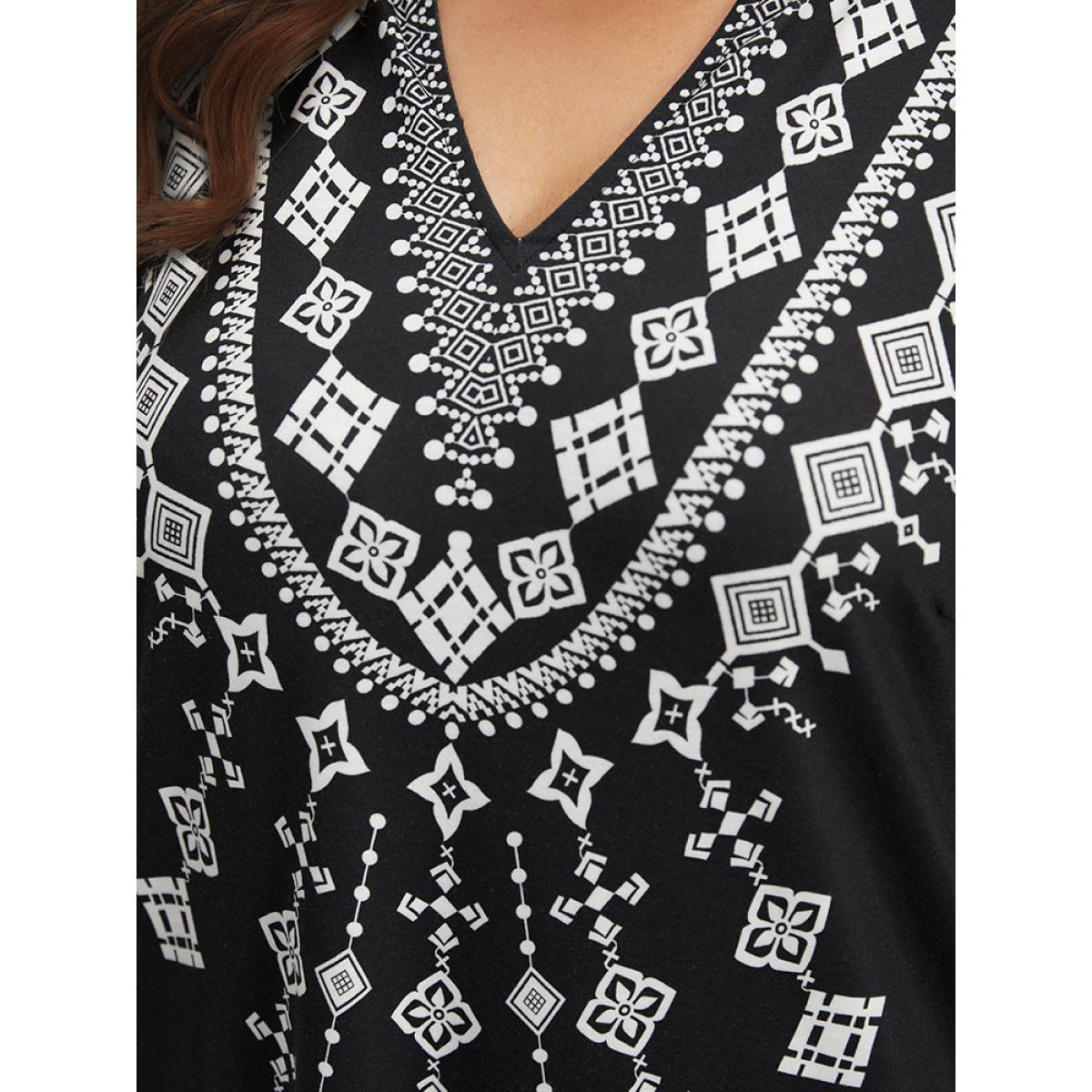 Plus Size Bandana Print V Neck Pocket Midi Dress Black Women Vacation Plain V-neck Elbow-length sleeve Curvy Midi Dress BloomChic 18-20/2X Product Image