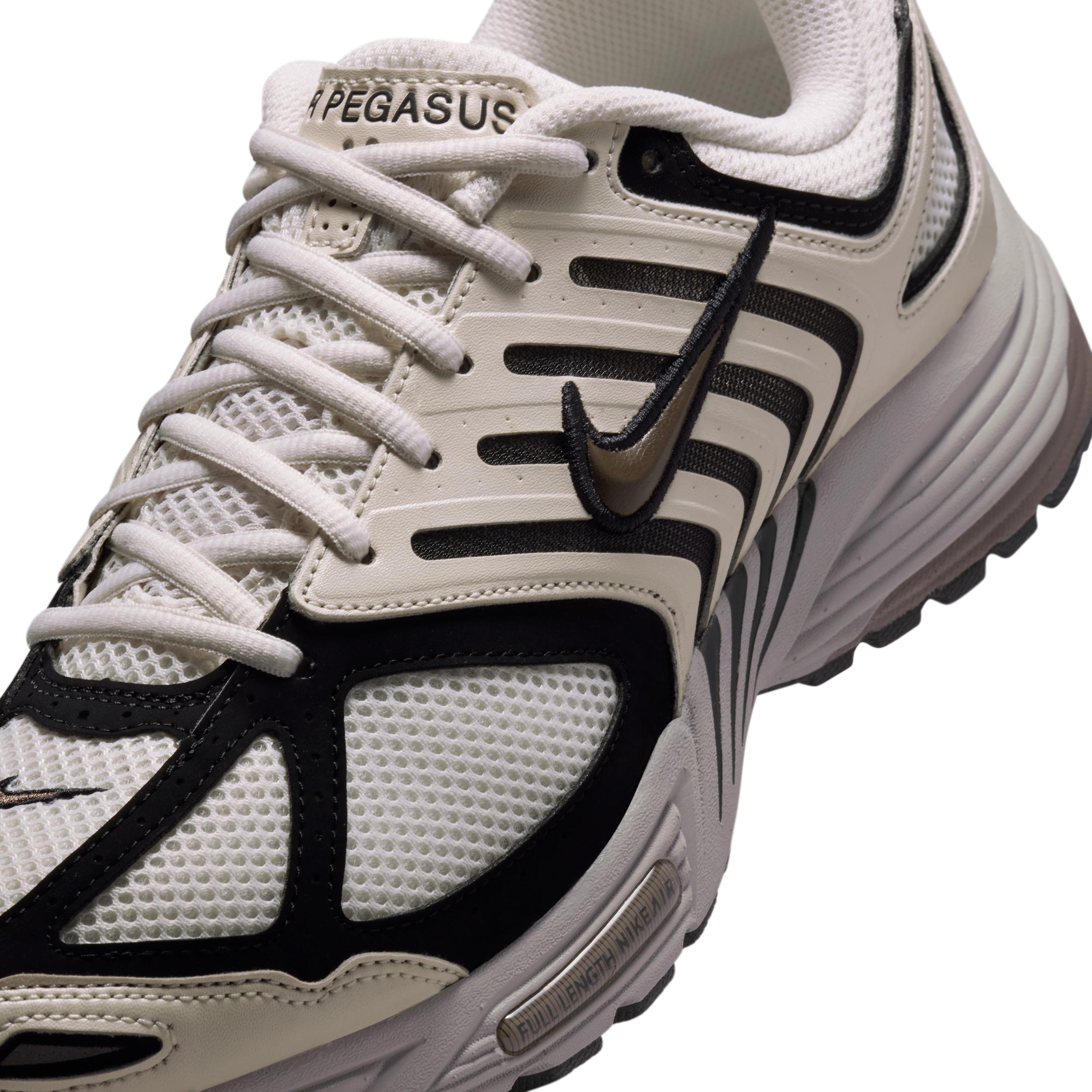 Nike Men's Air Pegasus 2005 Shoes Product Image