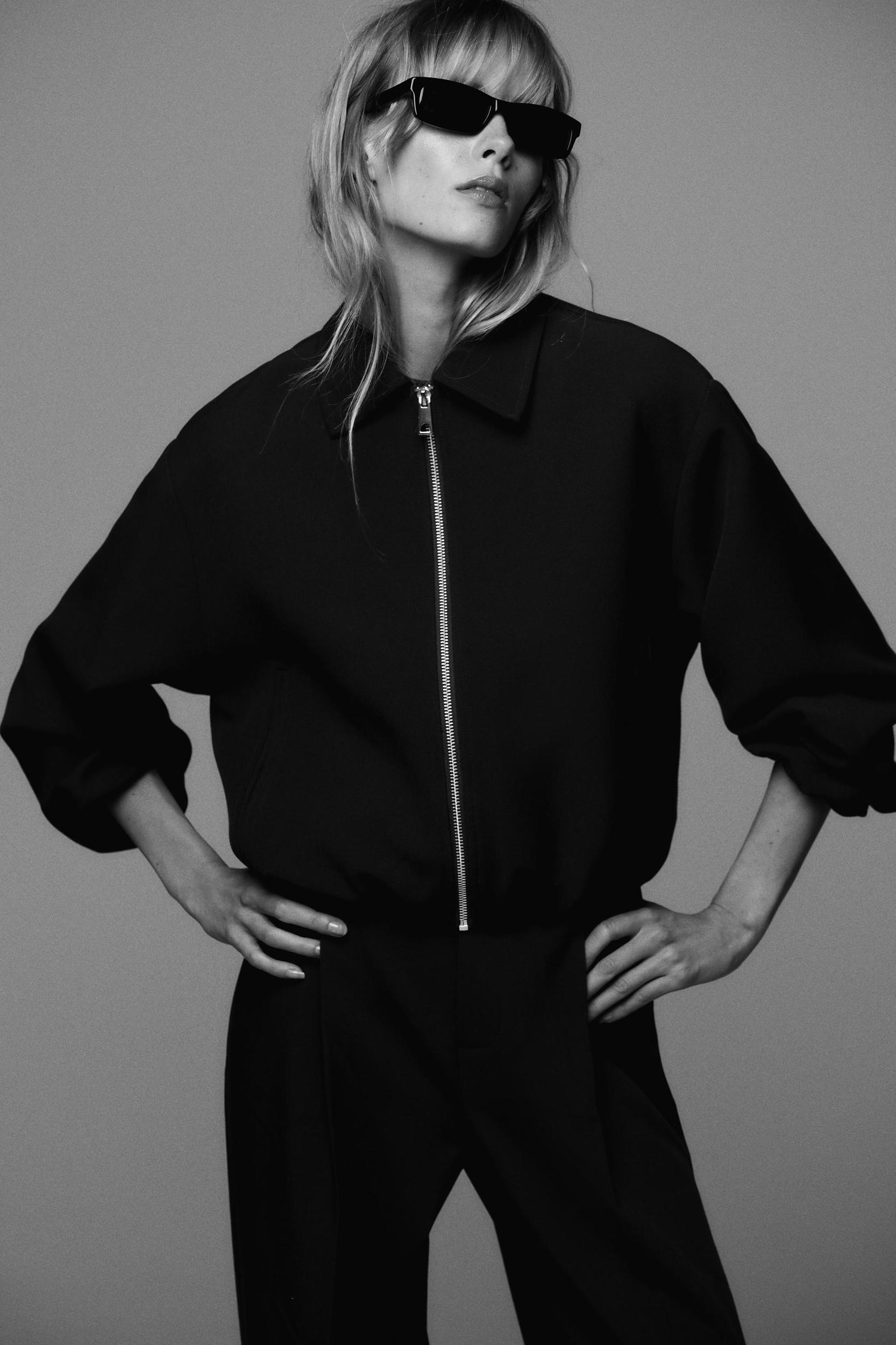 ZIP-UP GATHERED JACKET Product Image