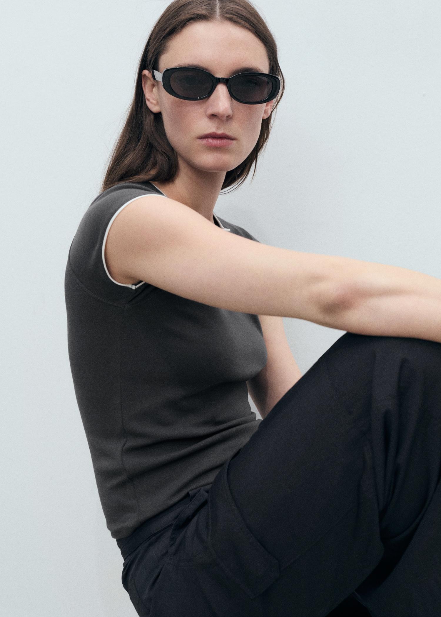 Cotton t-shirt with contrasting trim - Women | MANGO USA Product Image