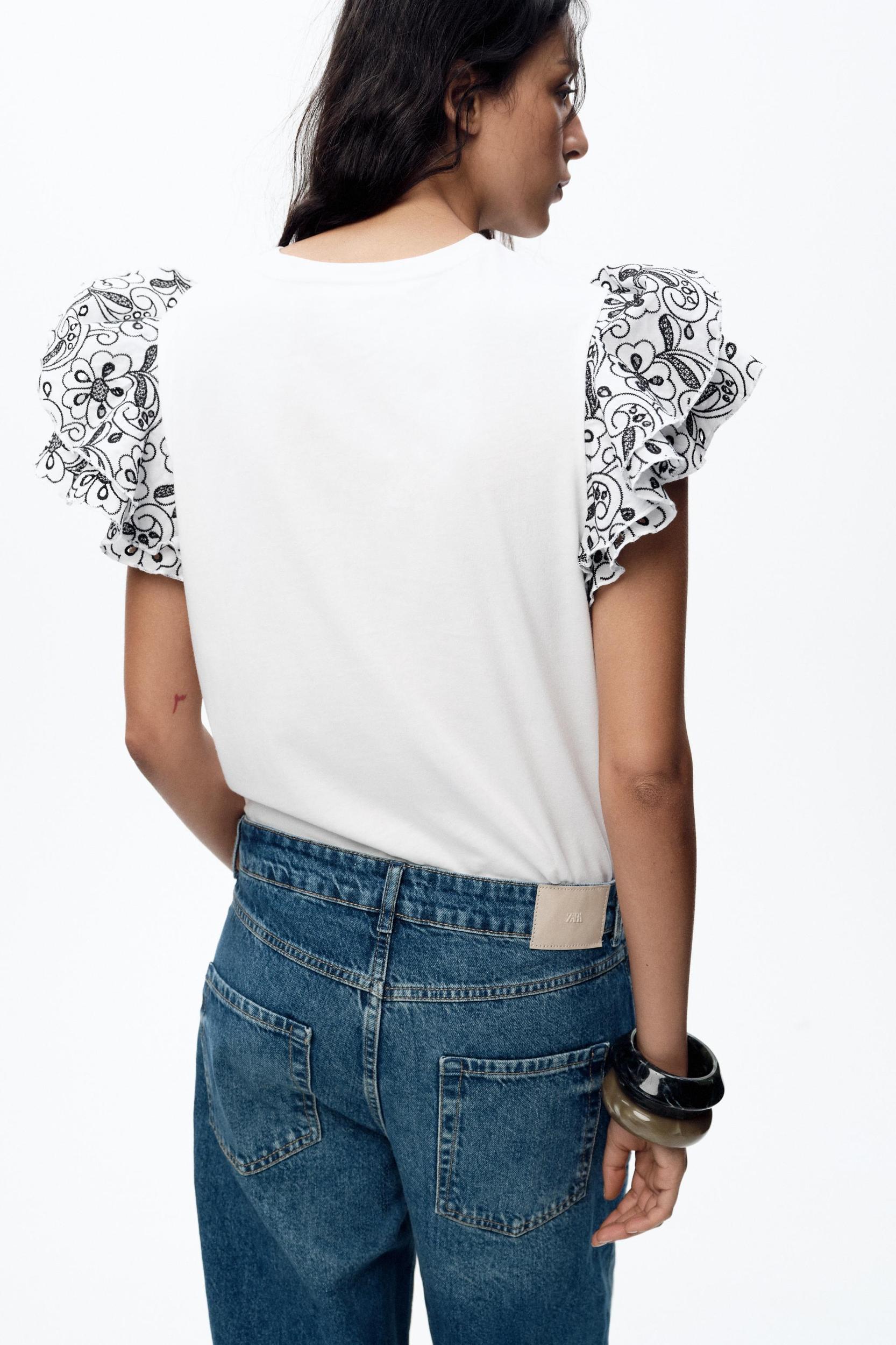 CONTRASTING EMBROIDERY T-SHIRT Product Image