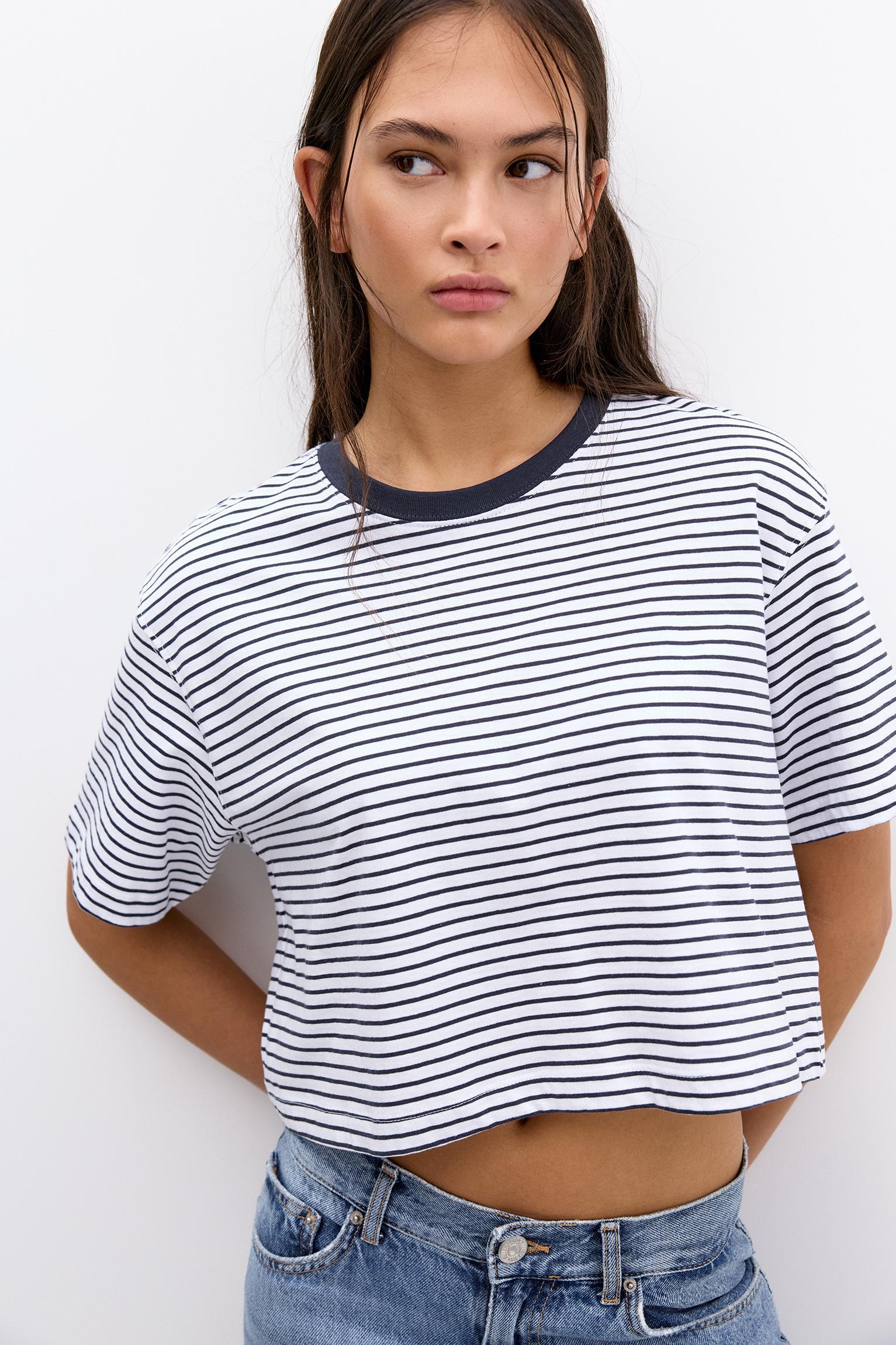 Cropped short sleeve T-shirt Product Image