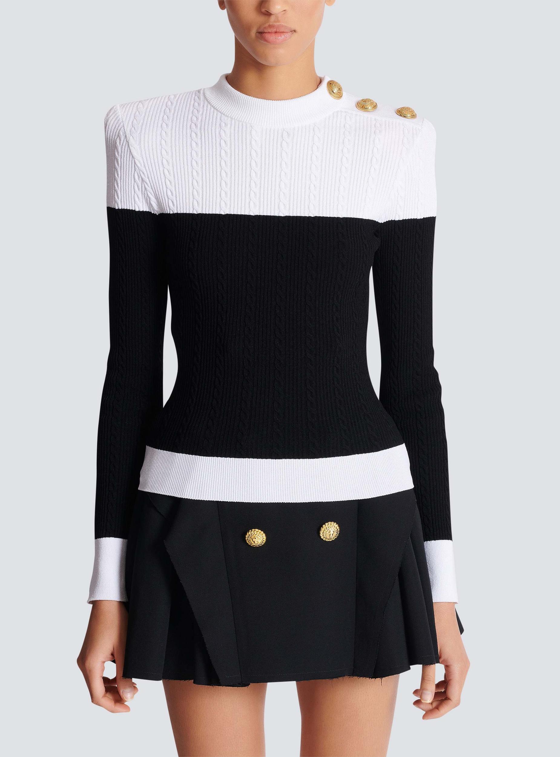 Long-sleeved two-tone knit top Product Image