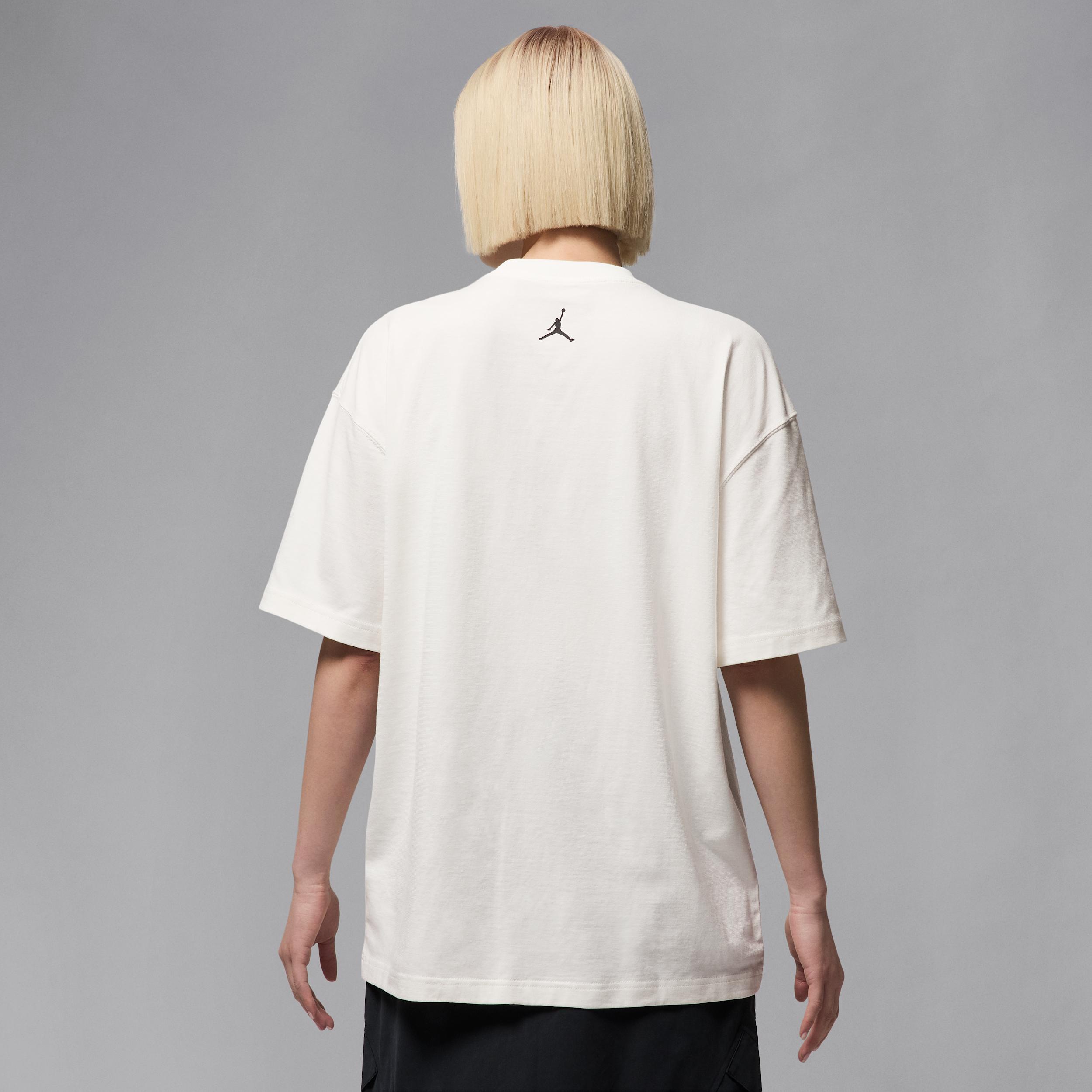 Womens Jordan Oversized Short-Sleeve Graphic T-Shirt | HJ0190-133 Product Image