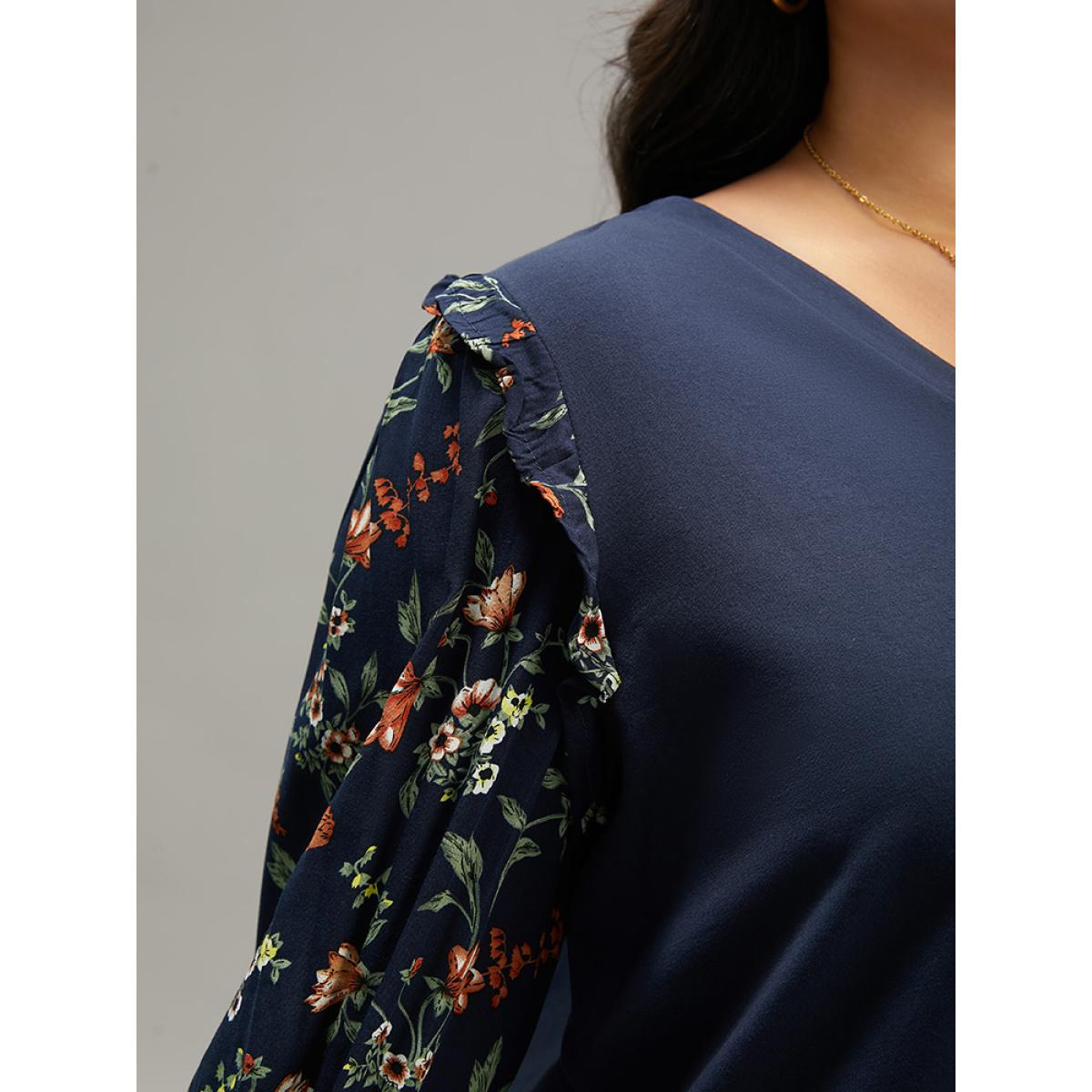Plus Size Plants Print Patchwork Shirred Frill Trim T-shirt Navy Women Elegant Patchwork Ditsy Floral V-neck Dailywear T-shirts BloomChic 12/L Product Image