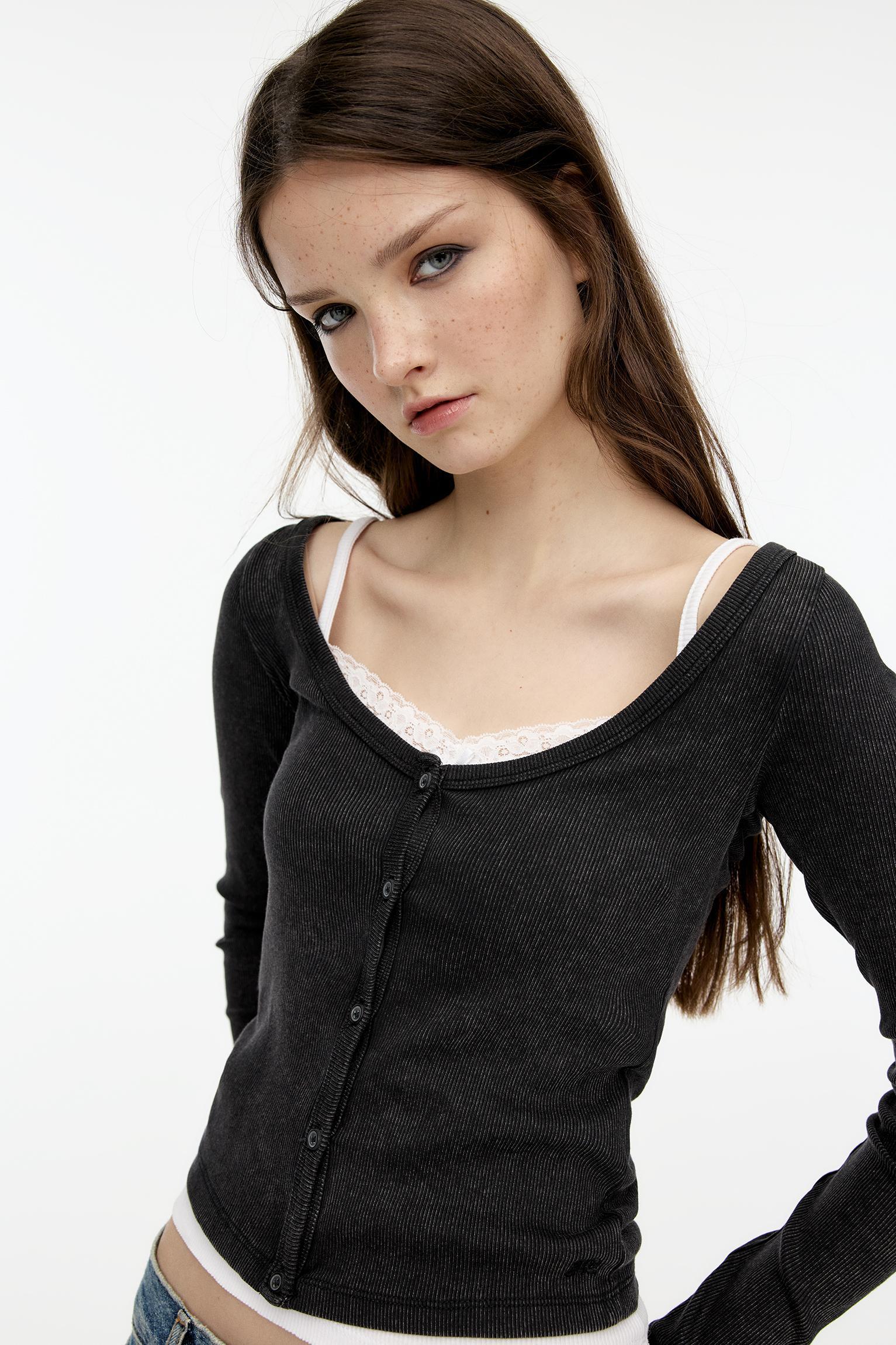 Ribbed T-shirt with buttons Product Image