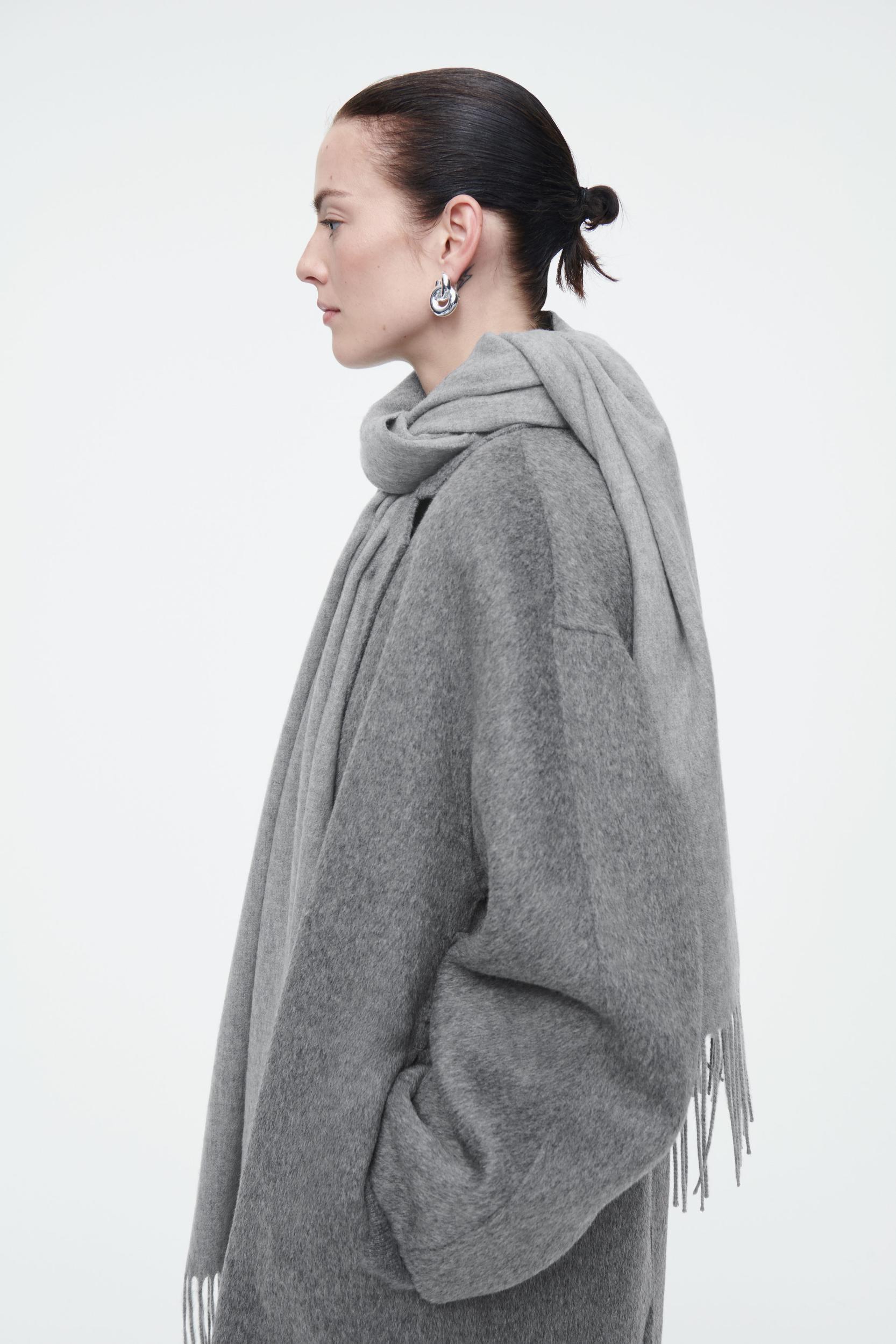 FRINGED WOOL SCARF Product Image