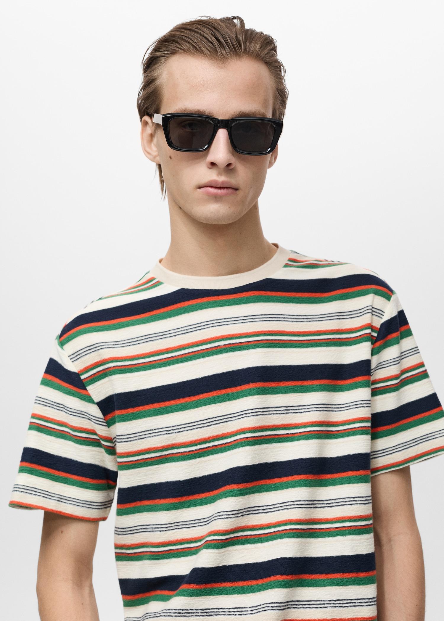 100% cotton regular-fit striped t-shirt - Men | MANGO USA Product Image