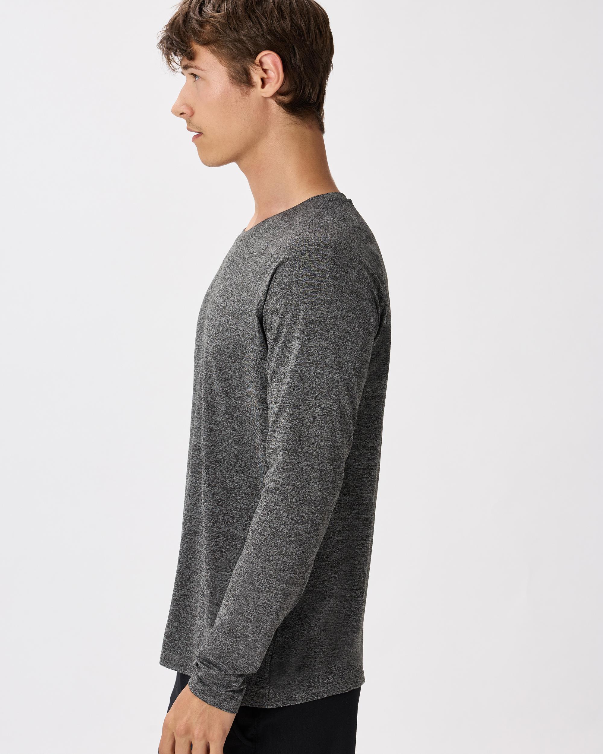 Quince | Men's Super Soft Performance Long Sleeve T-Shirt Flowknit Activewear, 100% Polyester Product Image