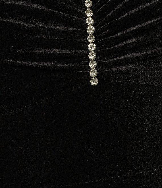 Blondie Nites Sweetheart Neckline Sleeveless Long Velvet Pinch Dress Product Image