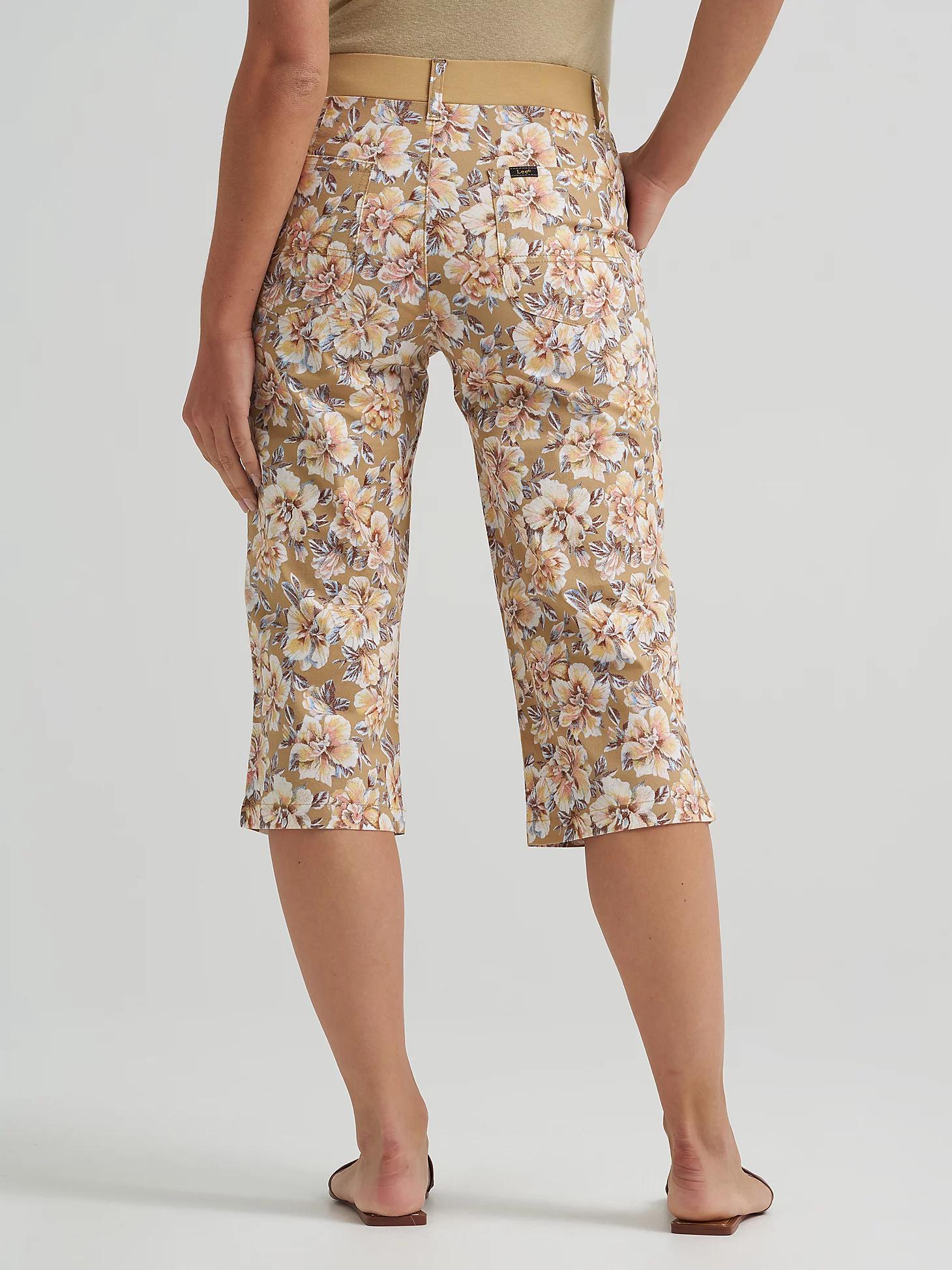 Women's Ultra Lux Comfort with Flex-to-Go Relaxed Fit Utility Skimmer | Women's Capris & Crops | Lee® Product Image