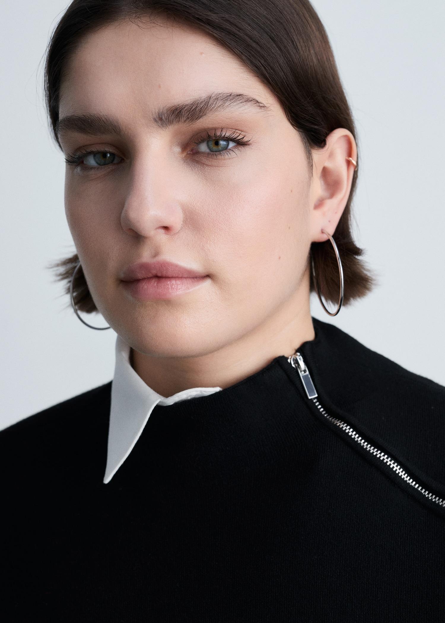 Perkins-neck sweater with zip - Women | MANGO USA Product Image