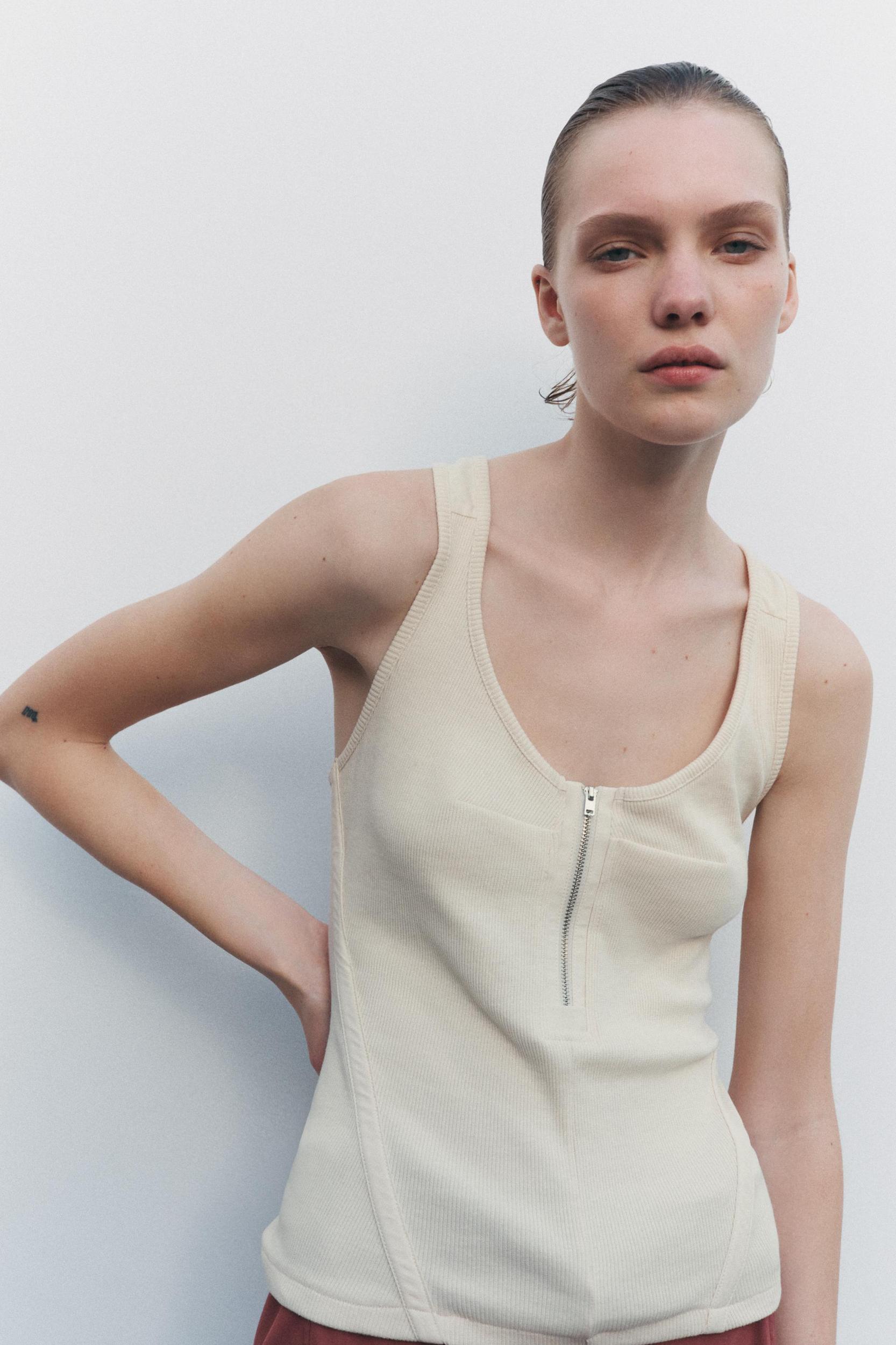 RIBBED ZIPPER T-SHIRT Product Image