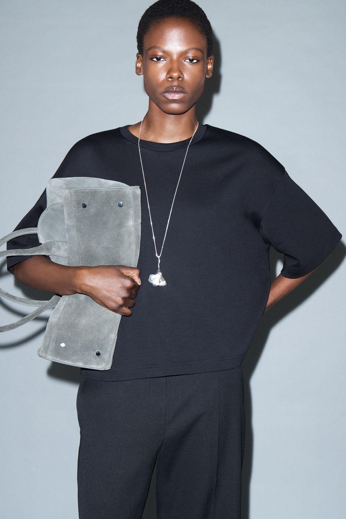 OVERSIZED BOXY T-SHIRT Product Image