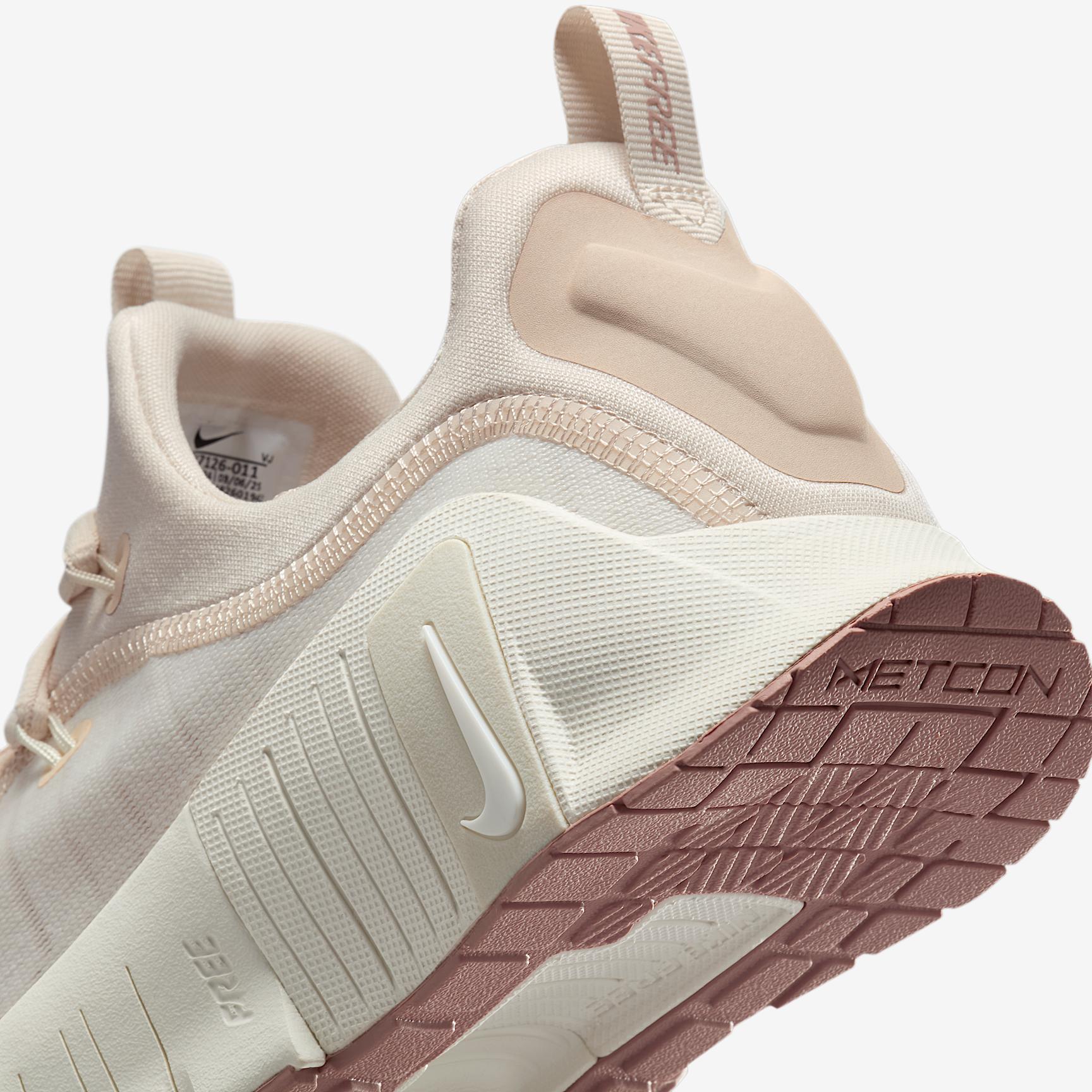 Nike Womens Free Metcon 6 Workout Shoes | FJ7126-011 Product Image