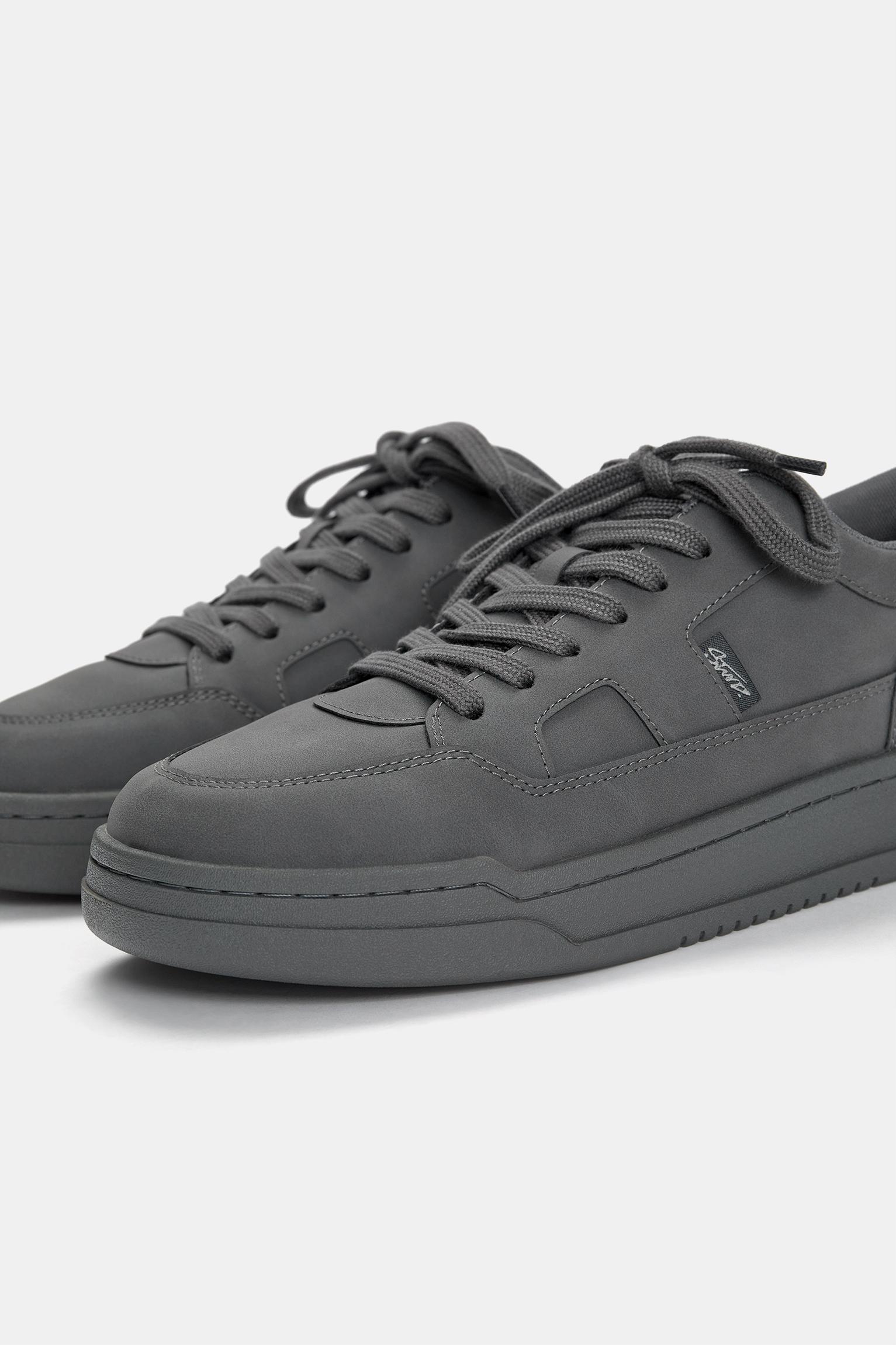 Chunky sole sneakers Product Image