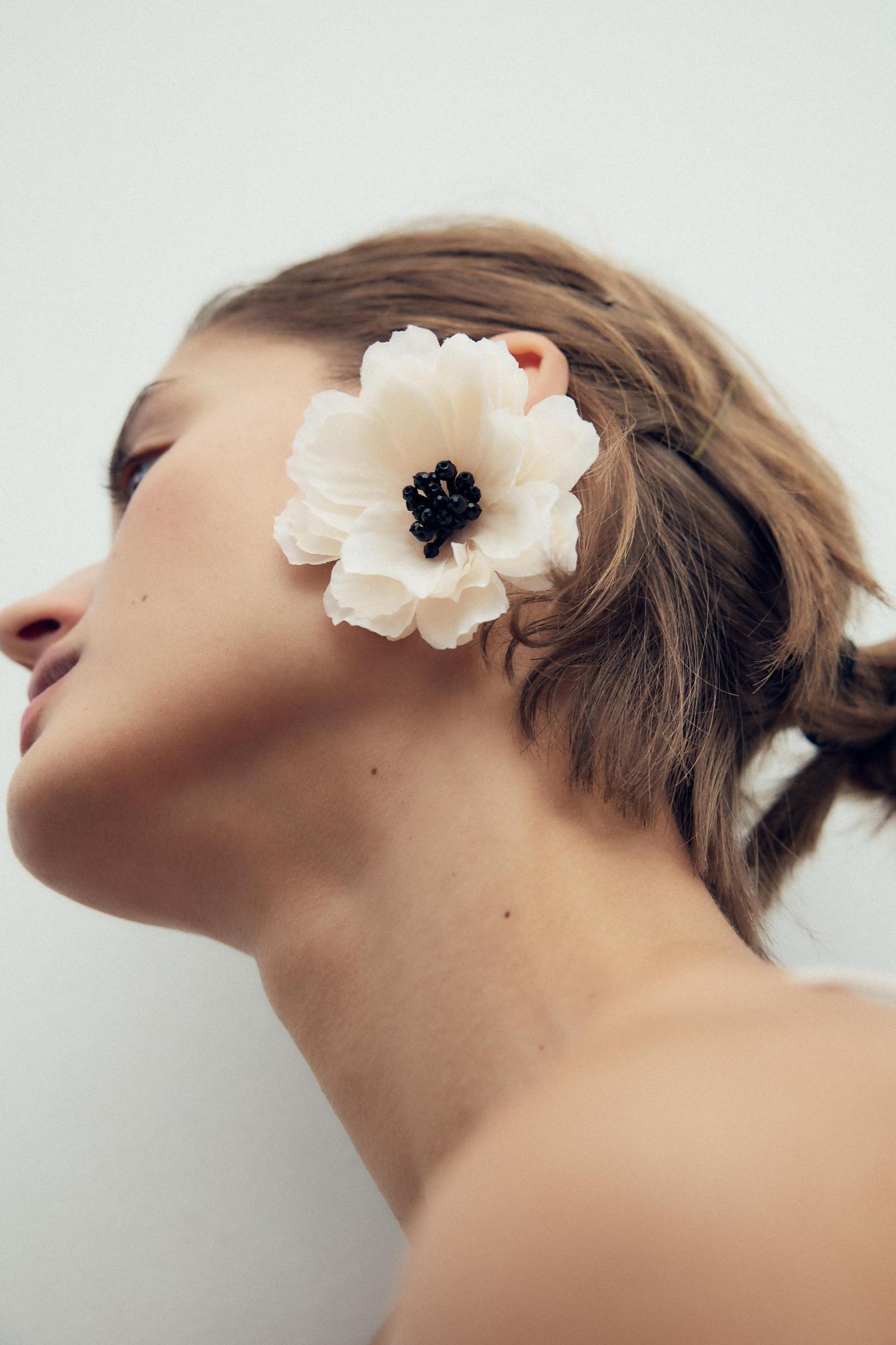 WOVEN FLOWER BEADED EARRINGS Product Image