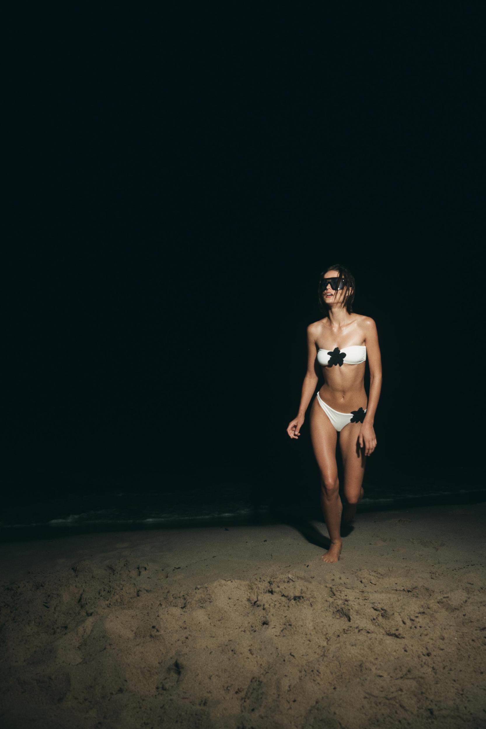 FLORAL BANDEAU BIKINI TOP Product Image