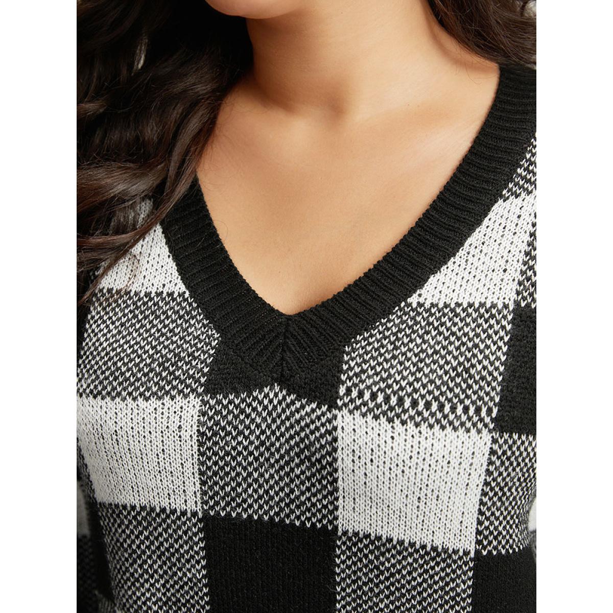 Plus Size V Neck Plaid Elastic Cuffs Pullover Black Women Casual Loose Long Sleeve V-neck Dailywear Pullovers BloomChic 28/5X Product Image