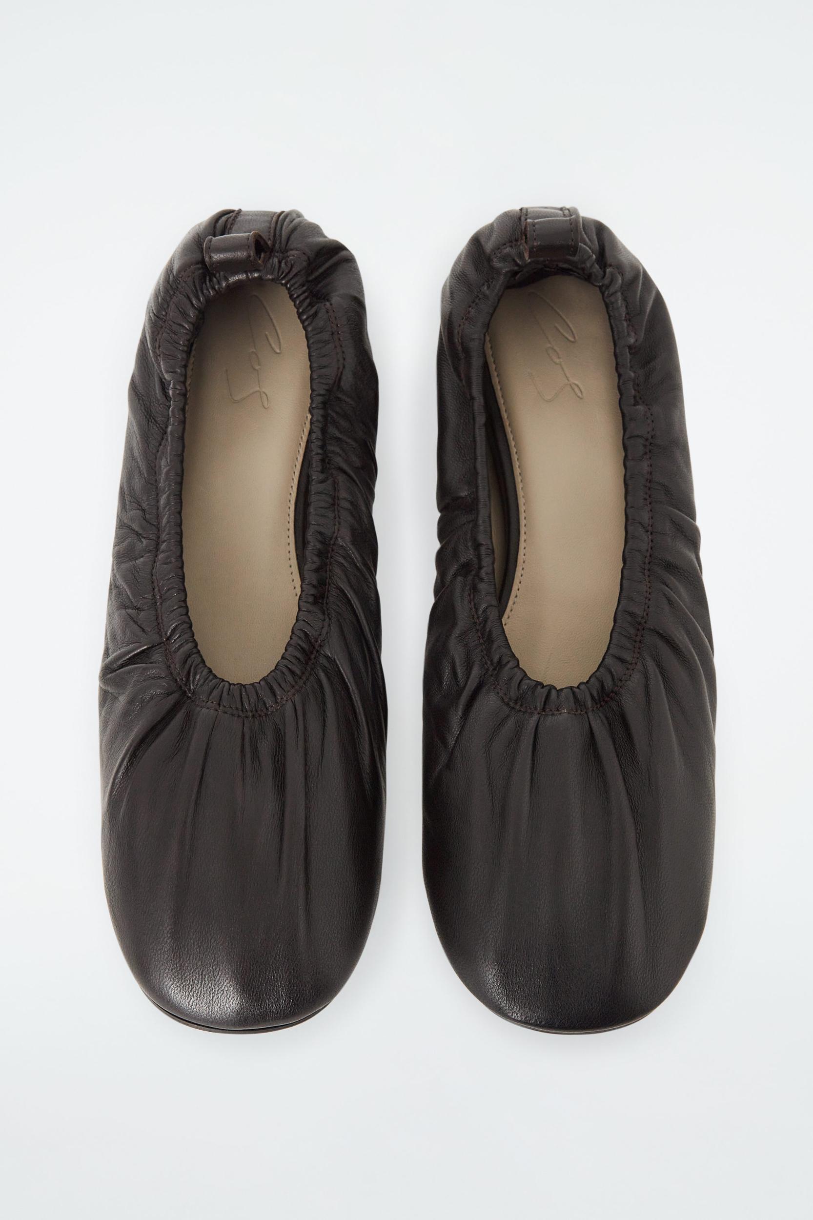 THE RUCHED LEATHER BALLET FLATS Product Image