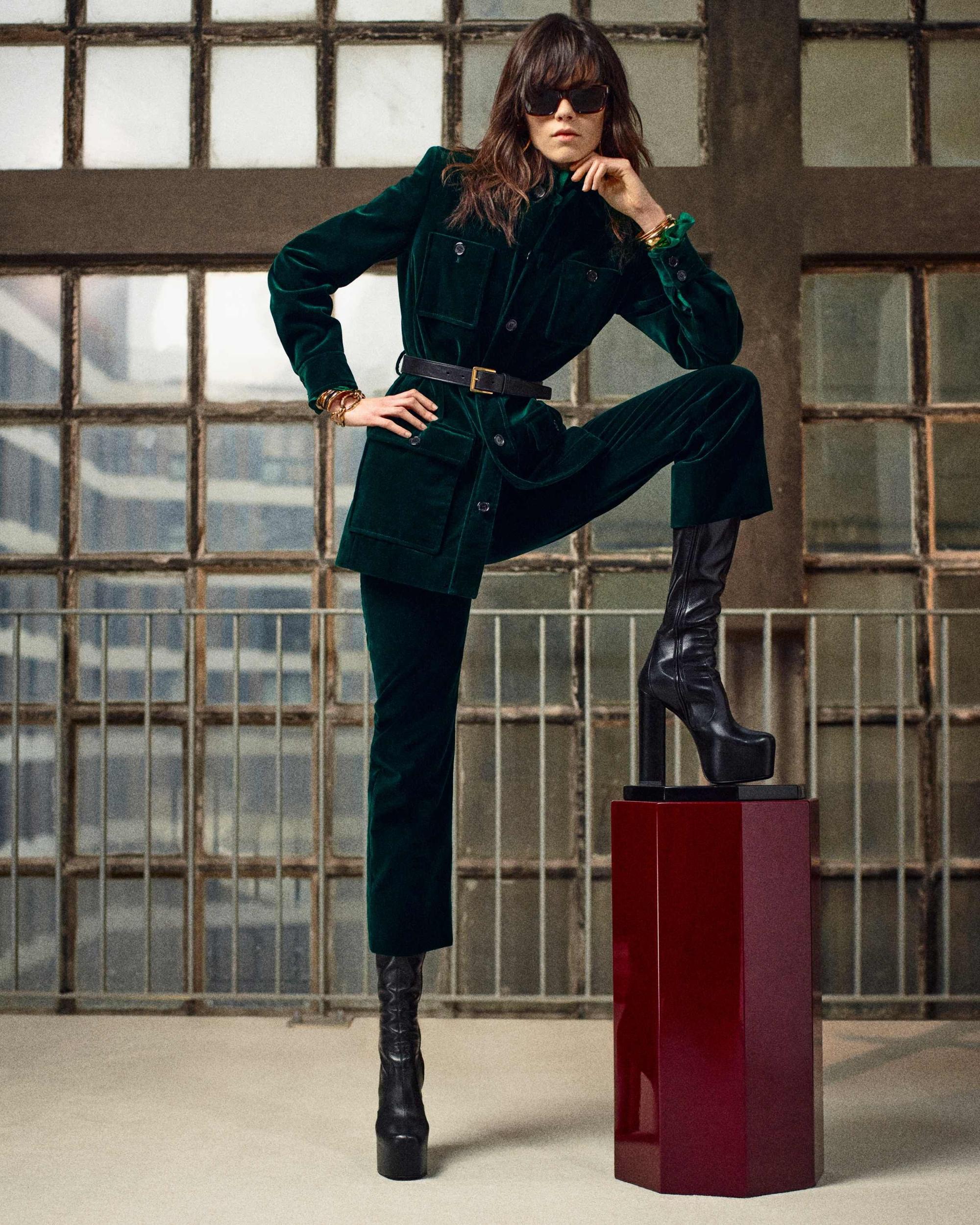 pants in velvet Product Image