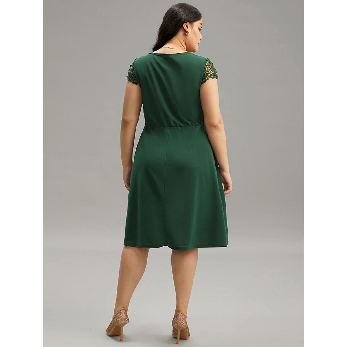 Plus Size Solid Notched Pocket Cut Out Patchwork Dress Green Women Office Patchwork Notched collar Sleeveless Curvy Midi Dress BloomChic 30/6X Product Image