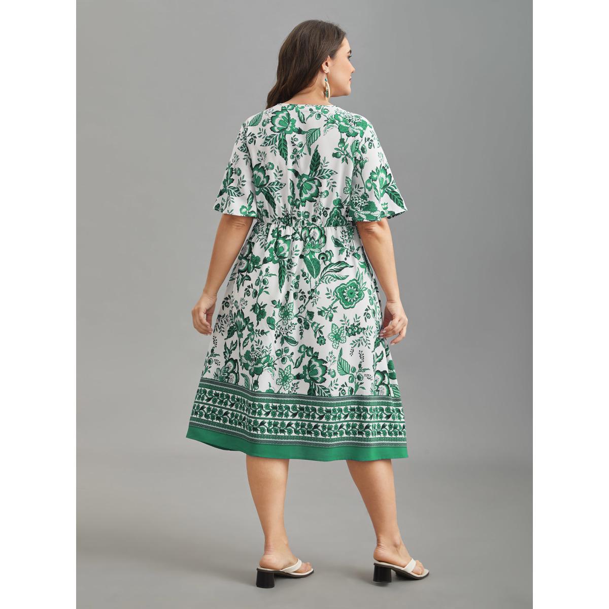 Plus Size Floral Print Wrap-Neck Pocket Midi Dress Emerald Women Resort Non Overlap Collar Short sleeve Curvy BloomChic 28/5X Product Image