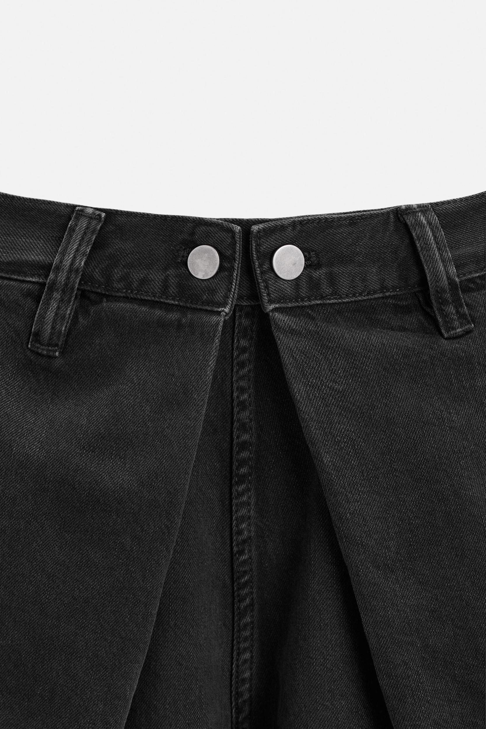 PLEATED BAGGY JEANS Product Image