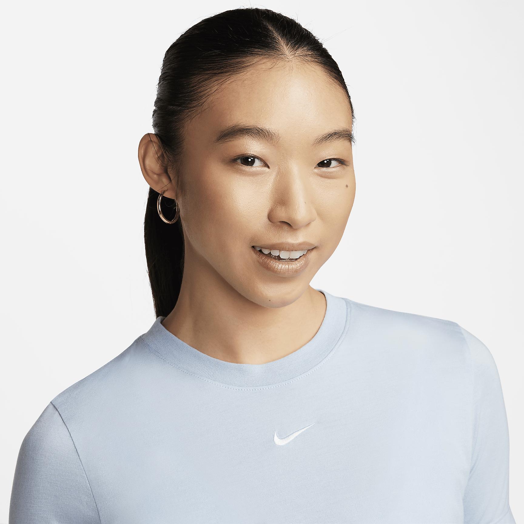 Nike Sportswear Essential Women's Slim Cropped T-Shirt Product Image