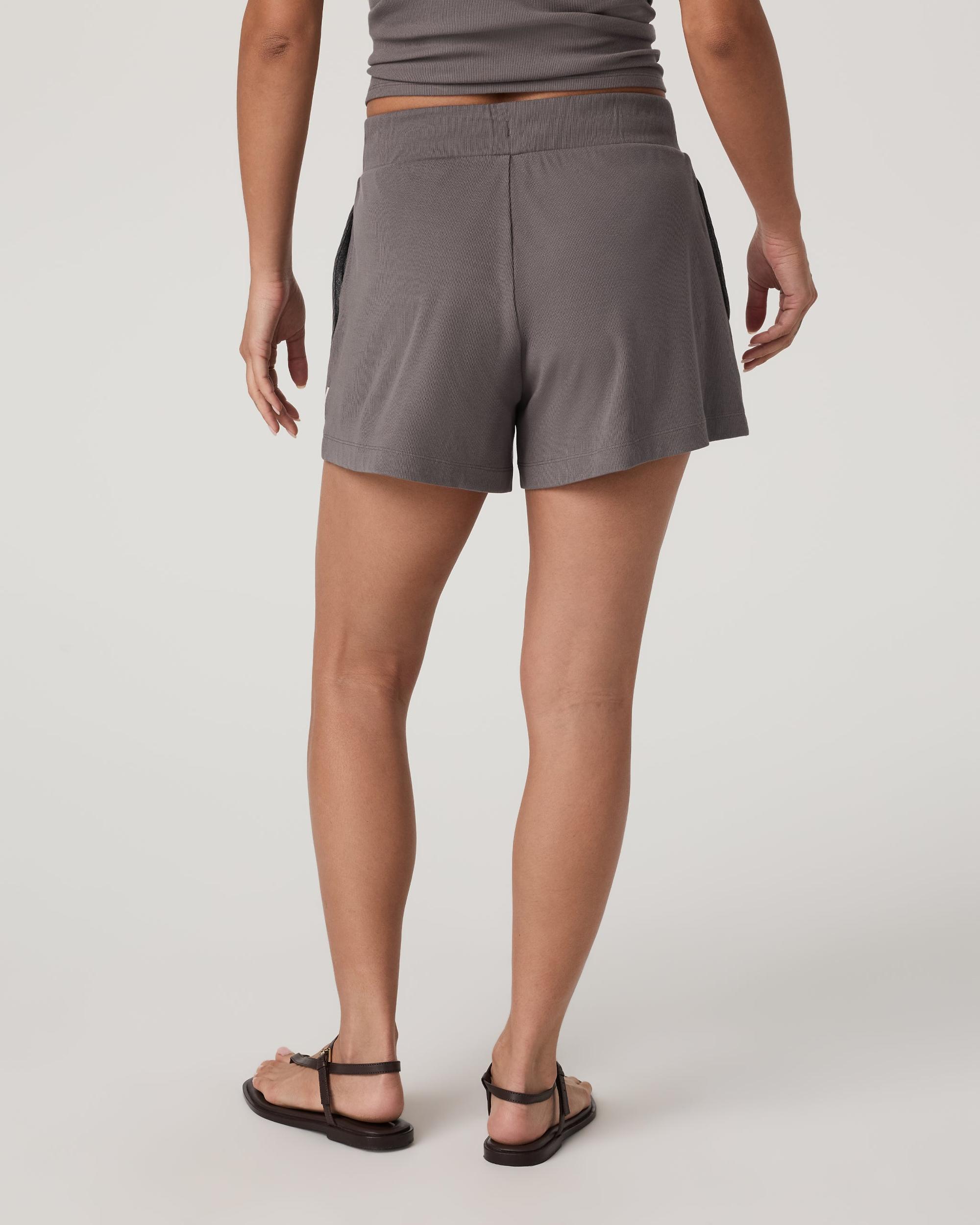 Pose Short Product Image