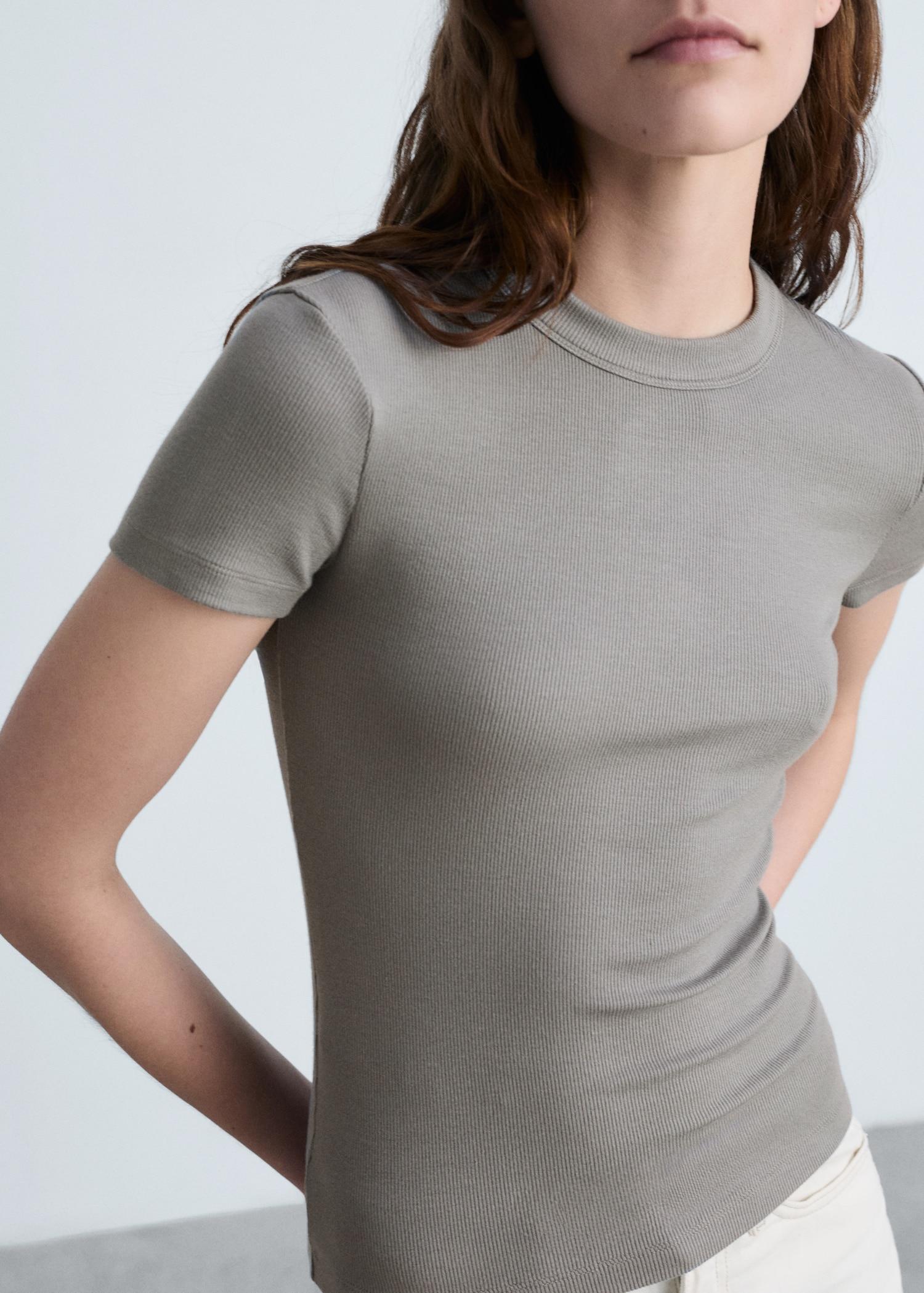 Short-sleeved fitted t-shirt - Women | MANGO USA Product Image