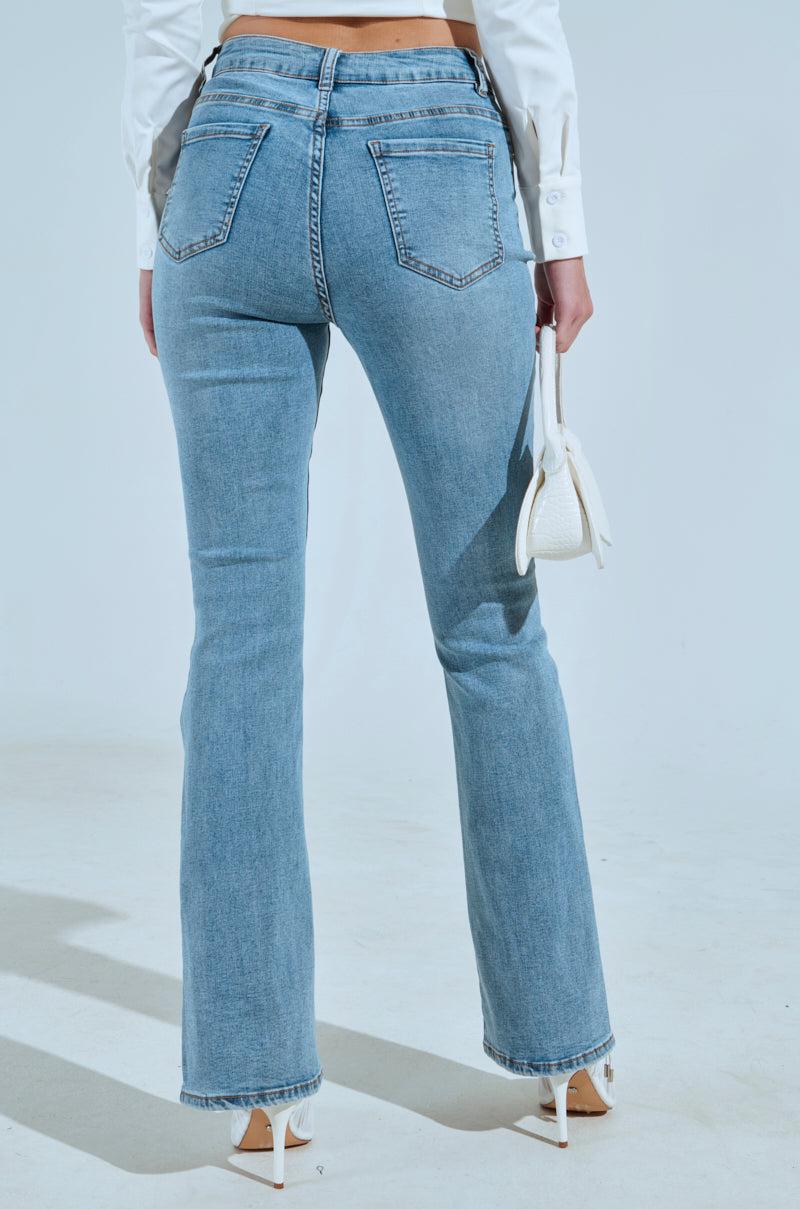 FLEX FIT MEDIUM WASH BOOT CUT Product Image