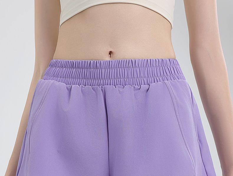 Mid Rise Plain Sports Shorts Product Image