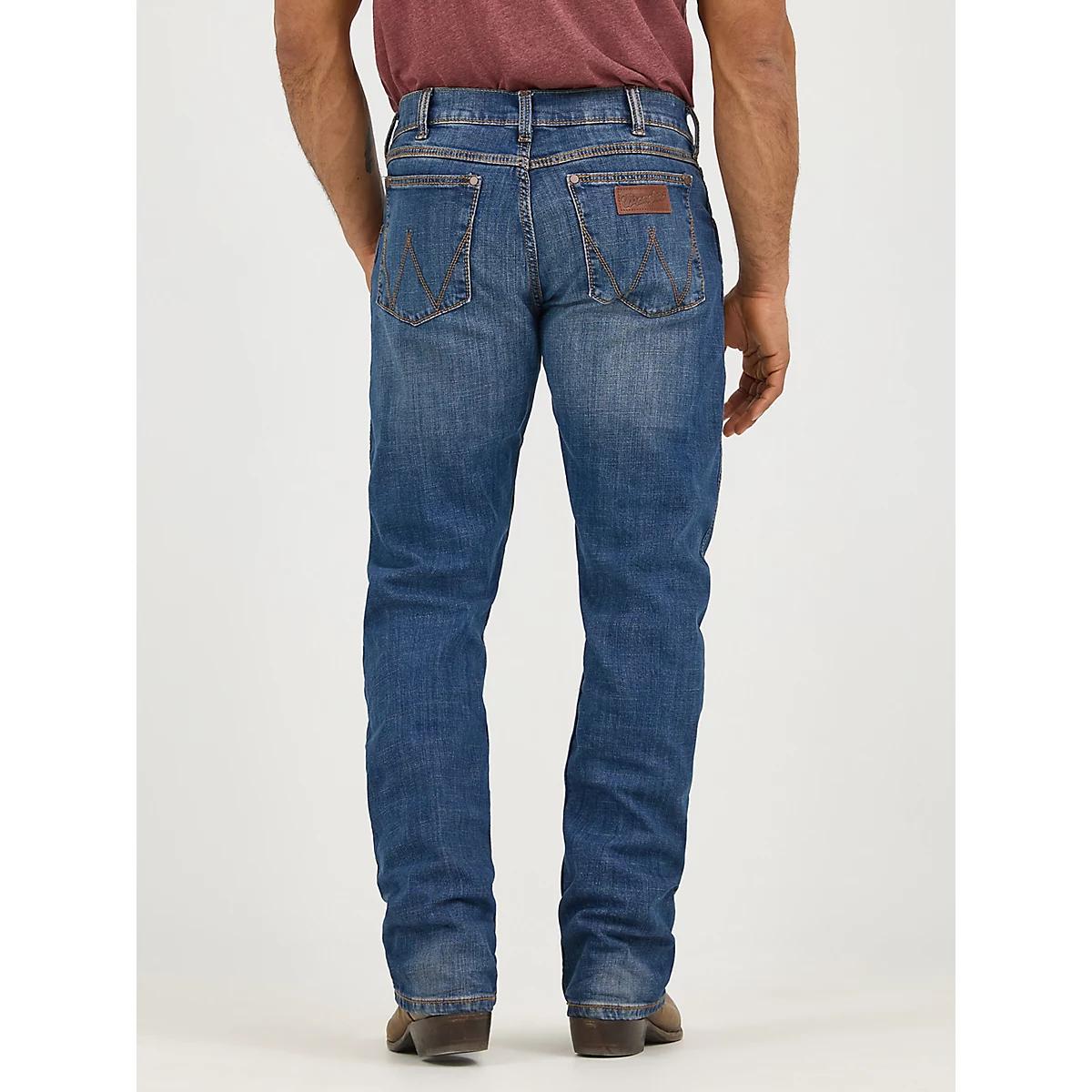 Men's Wrangler Retro® Slim Fit Straight Leg Jean in Cottonwood Product Image