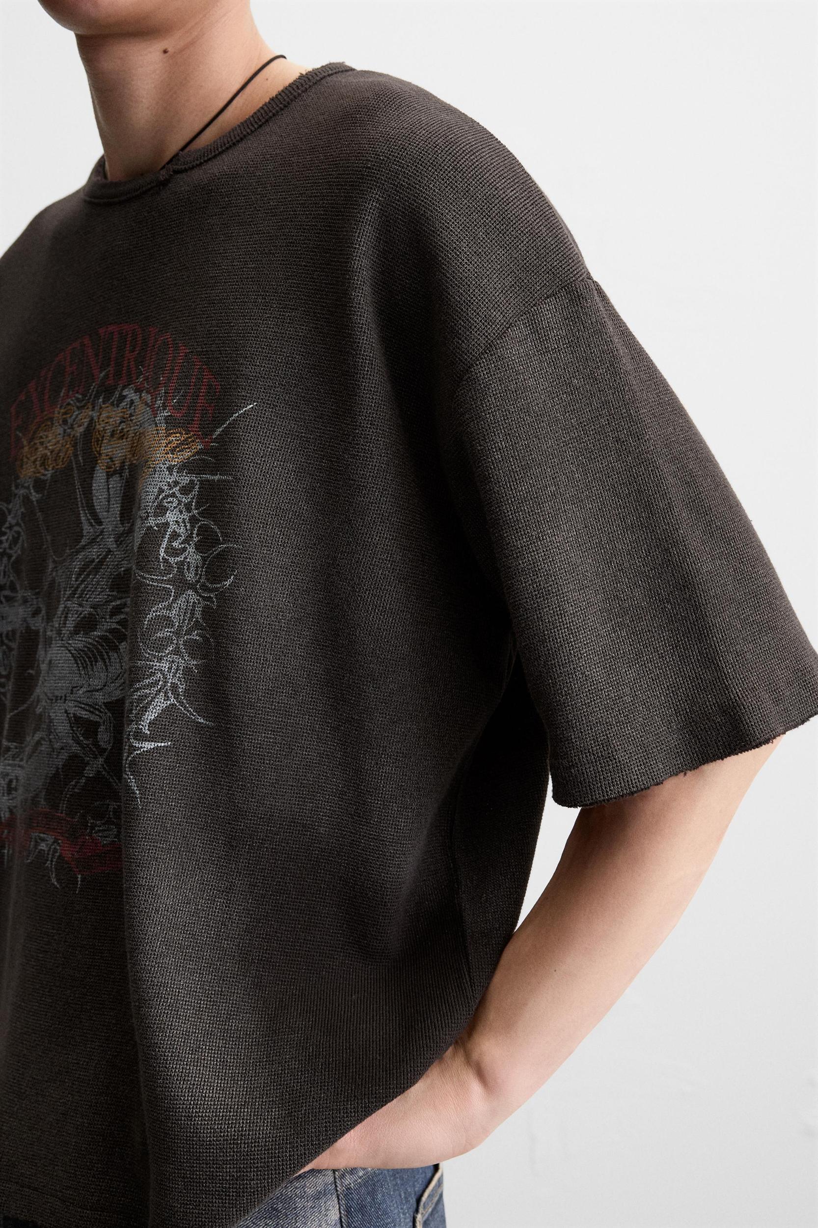 SPRAY PRINT KNIT T-SHIRT Product Image