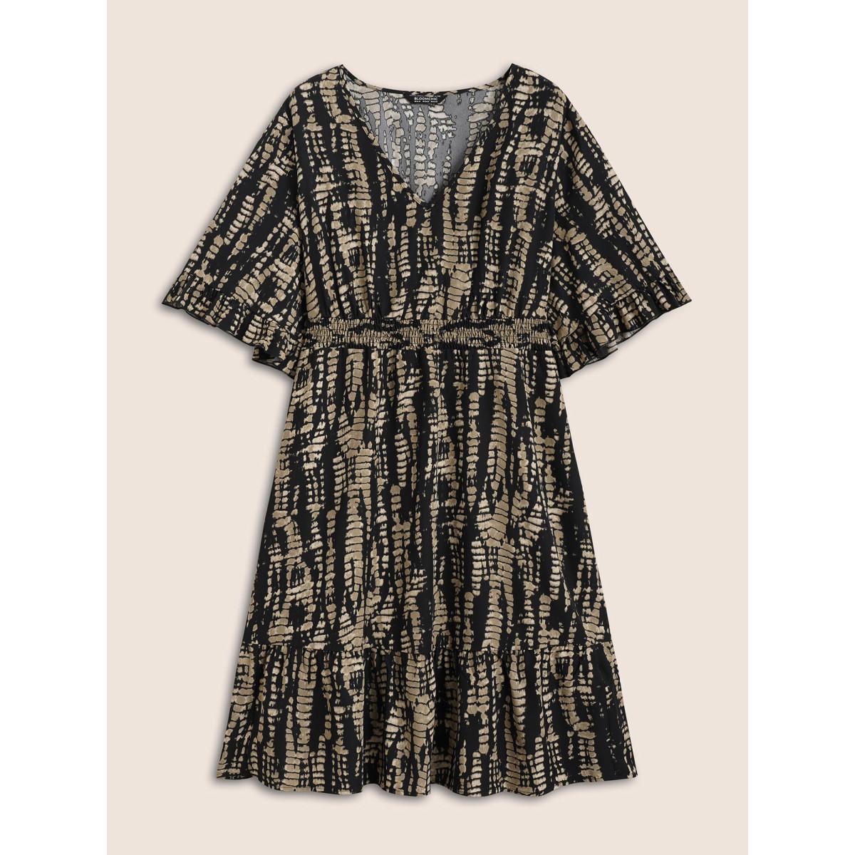 Plus Size V Neck Geometric Ruffles Shirred Dress Black Women At the Office Shirred V-neck Half Sleeve Curvy BloomChic 28/5X Product Image