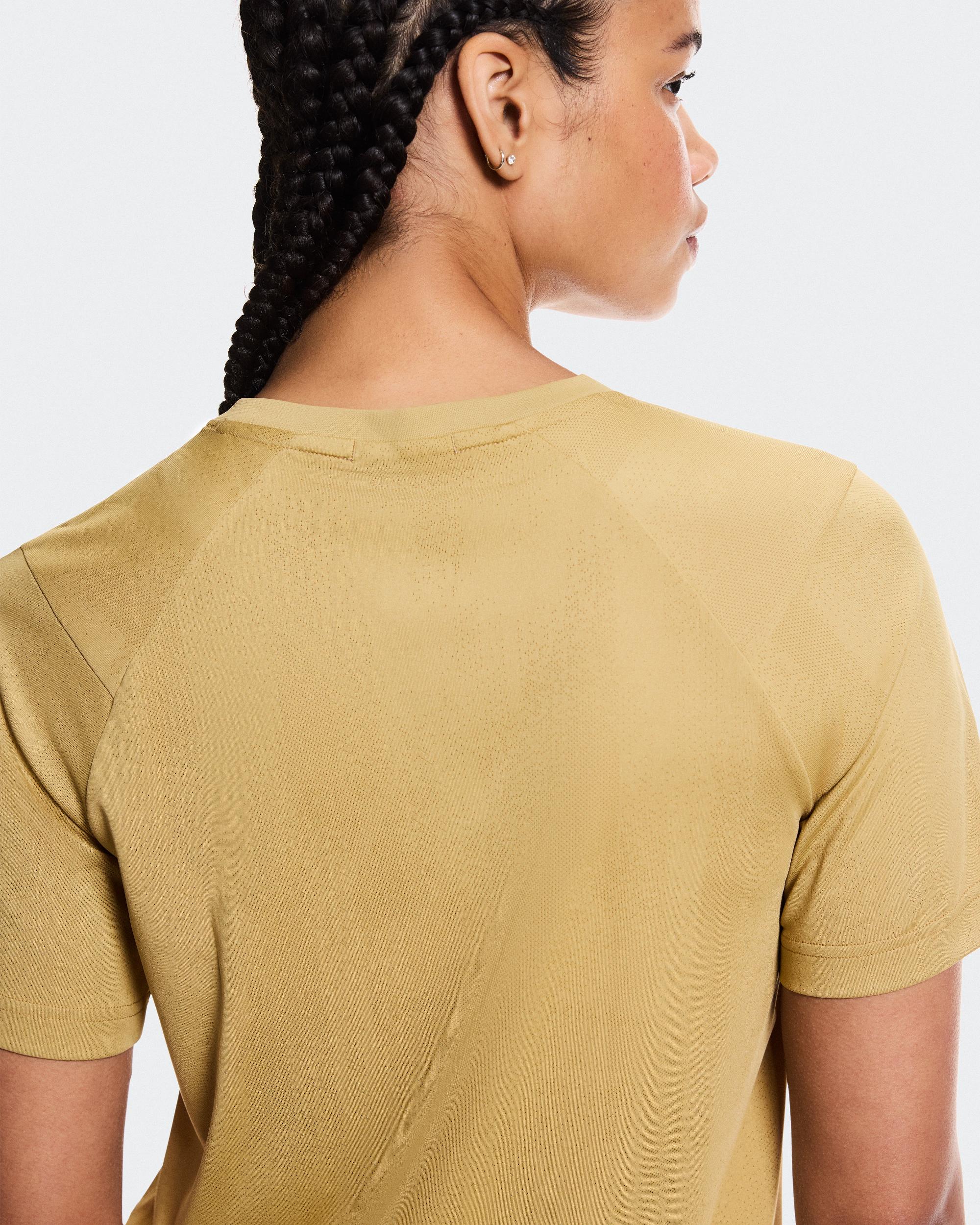 Trail-T: Lightweight Women’s Tee For Trail Running | On Product Image