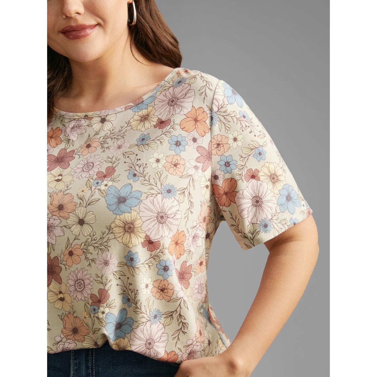 Plus Size Crew Neck Floral Print Stretchy T-Shirt Multicolor Women Leisure Contrast Natural Flowers Round Neck Casual T-shirts BloomChic 14-16/1X Product Image