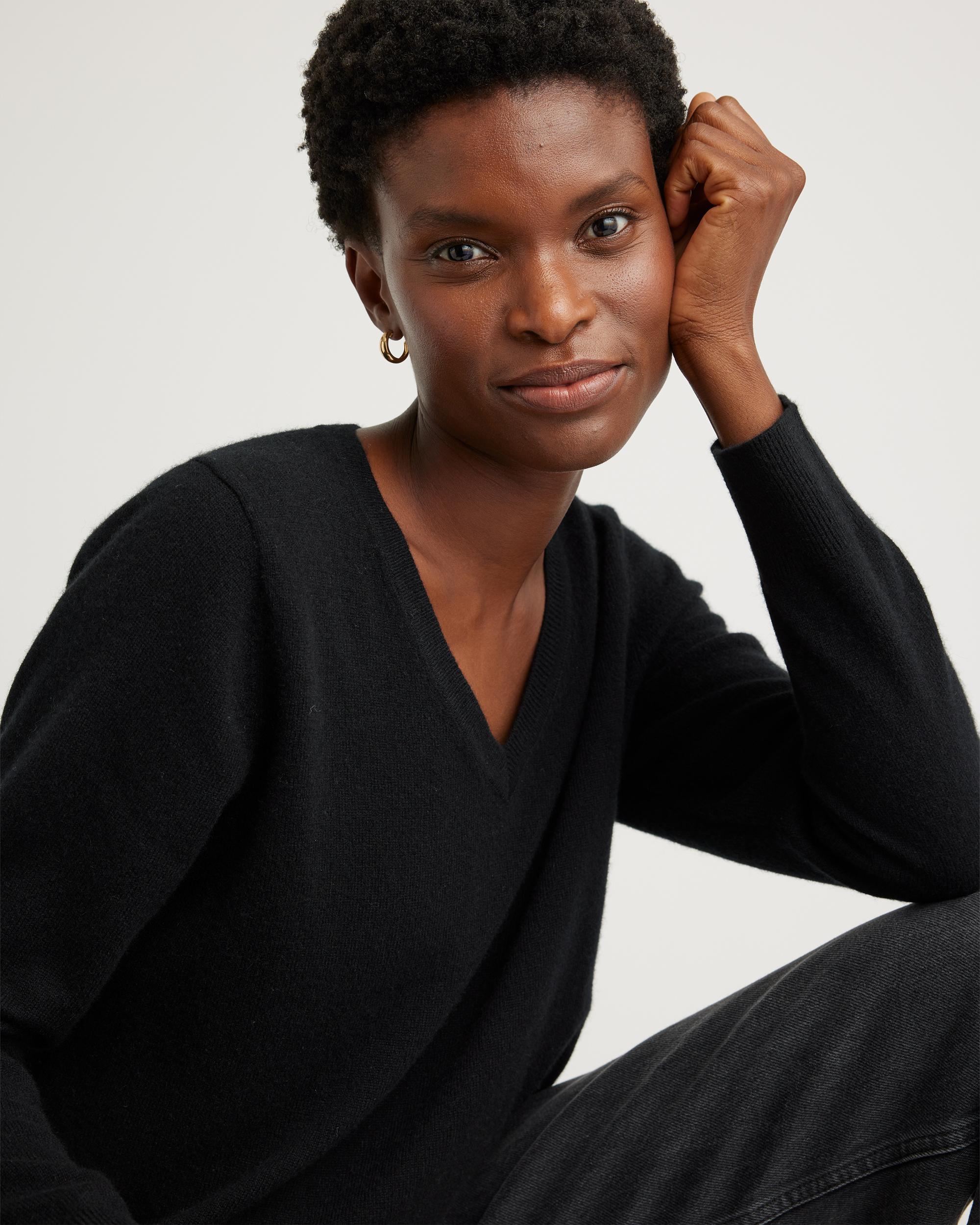 Quince | Women's Mongolian Cashmere V-Neck Sweater Product Image