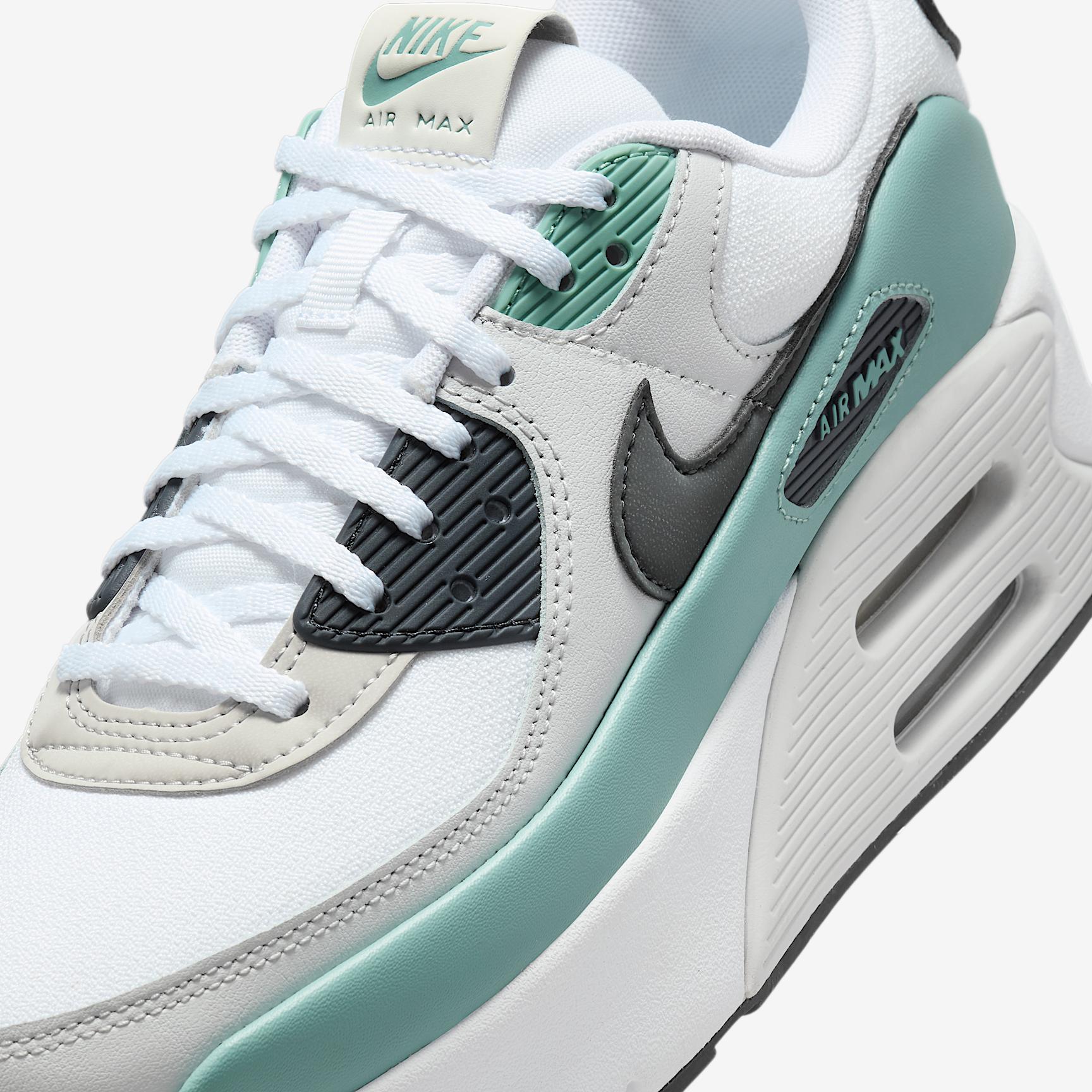 Nike Womens Air Max 90 LV Shoes | FD4328-109 Product Image
