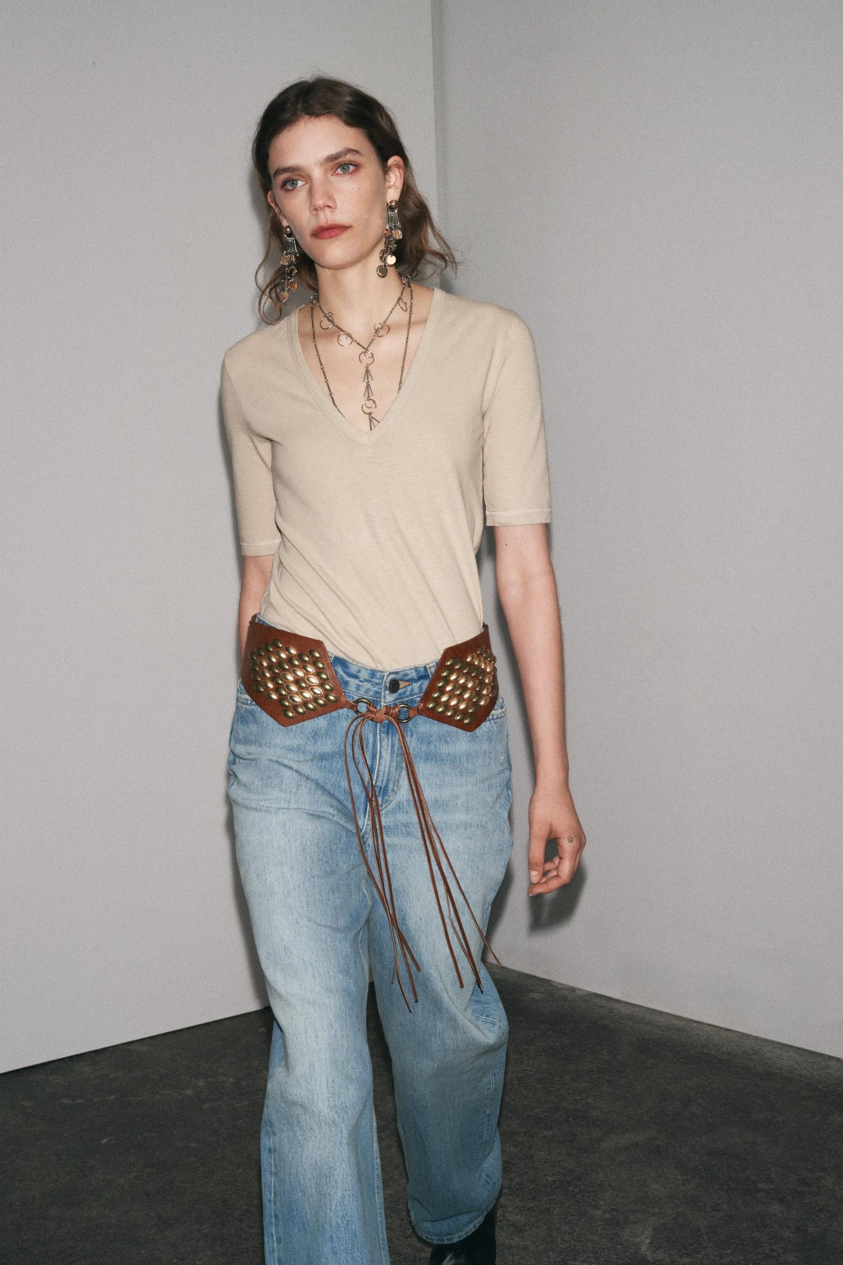 V-NECK T-SHIRT Product Image