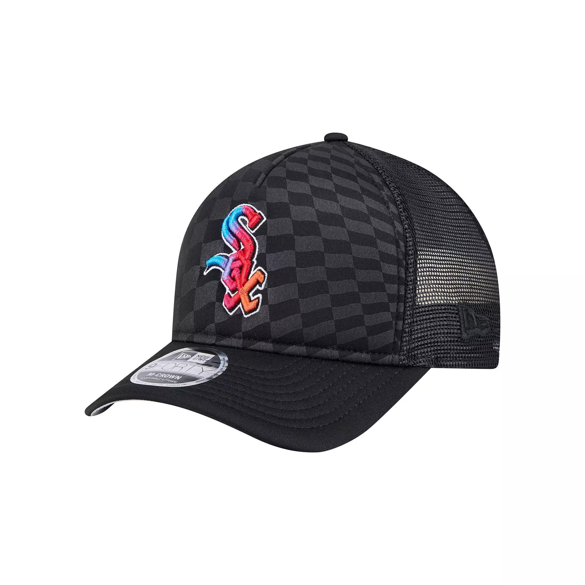 Men's New Era Black Chicago White Sox Gradient 9FORTY A-Frame M-Crown Trucker Adjustable Hat Product Image