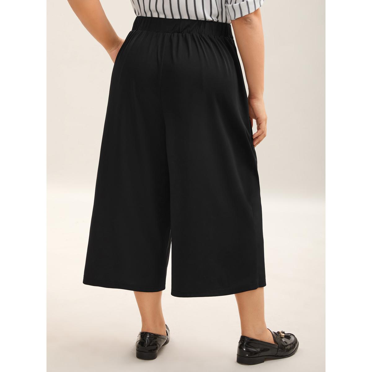 Plus Size Stretchy Pleated Pockets Wide-Leg Pants Women Black At the Office Wide Leg Mid Rise Work Pants BloomChic 10/M Product Image