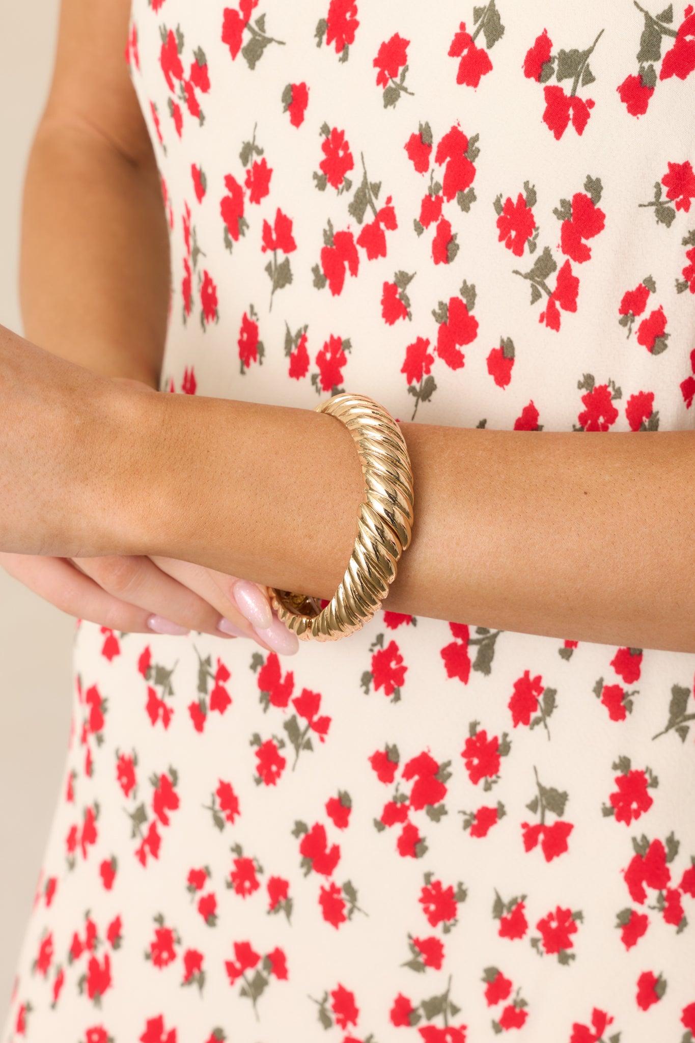 Beneath The Wind Gold Twisted Bracelet Product Image