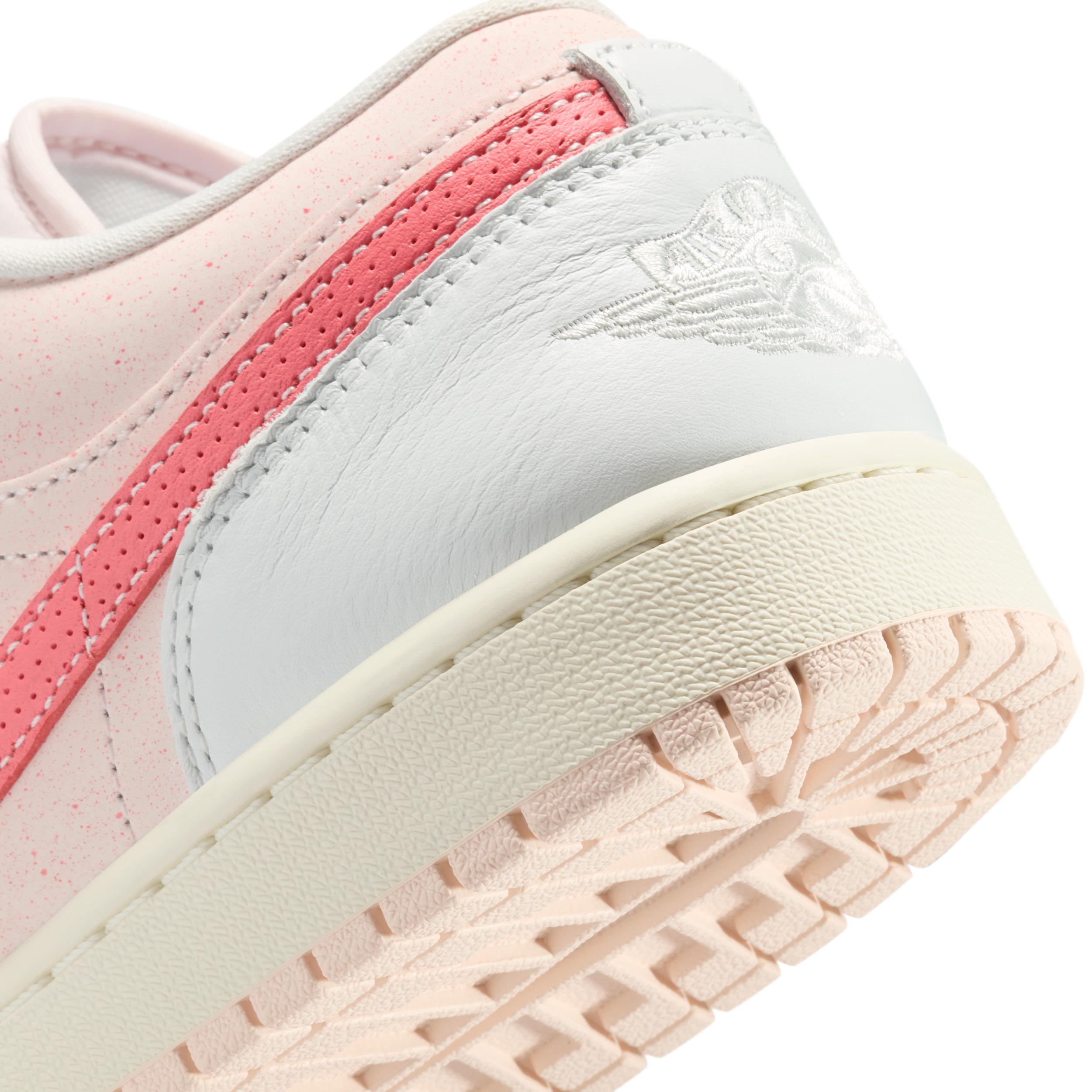 Womens Air Jordan 1 Low SE Shoes | IB8156-133 Product Image