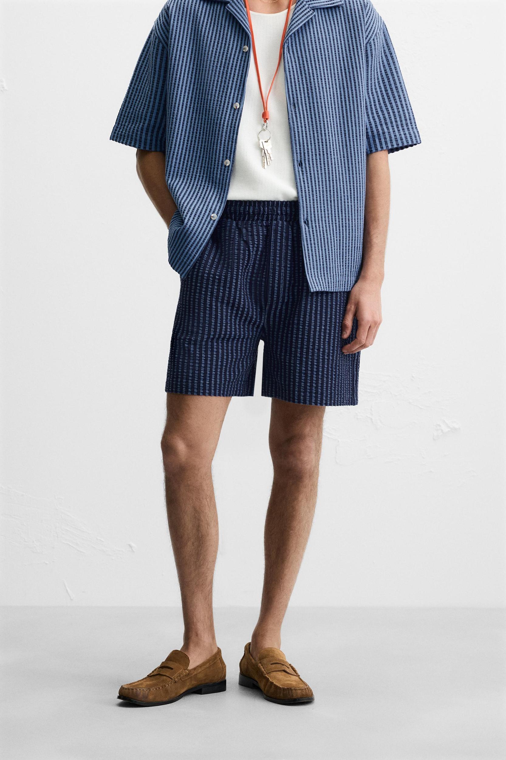 RELAXED FIT SEERSUCKER SHORTS Product Image