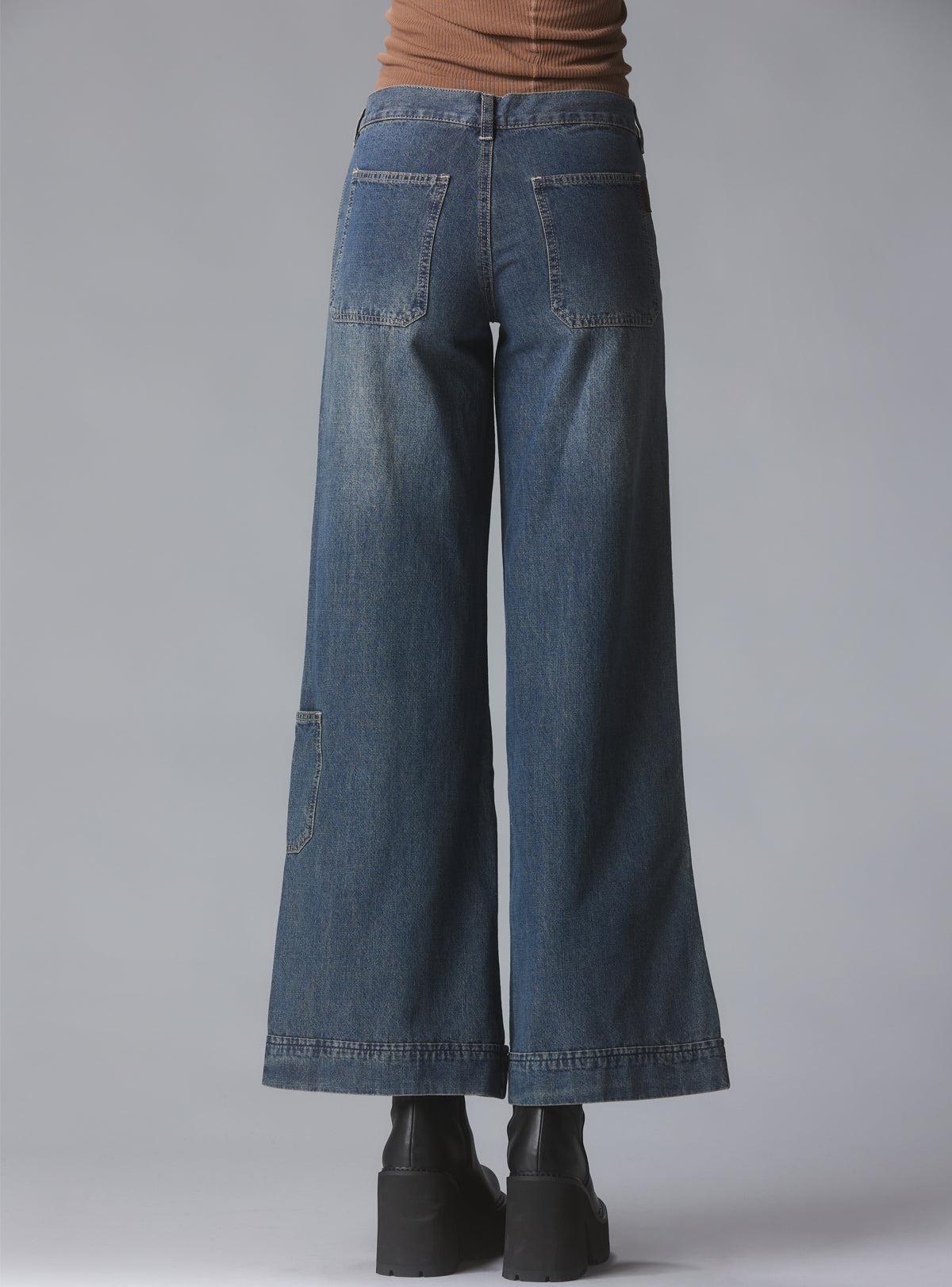 Serif Pants Female Product Image